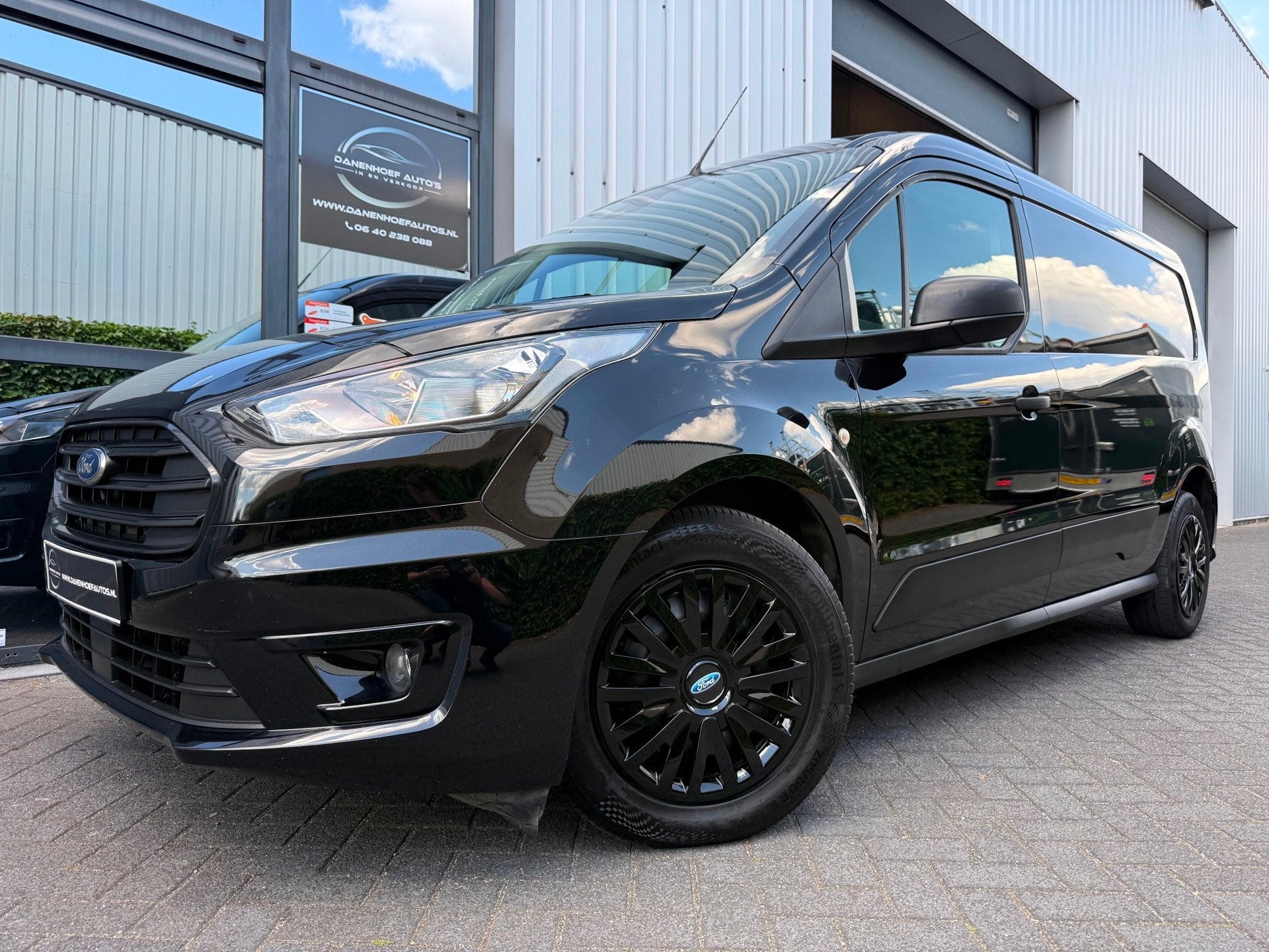 Ford Transit Connect 1.0 benzine L2 veel opties, Auto's, Bestelauto's, Voorwielaandrijving, 101 pk, Navigatiesysteem, Zwart