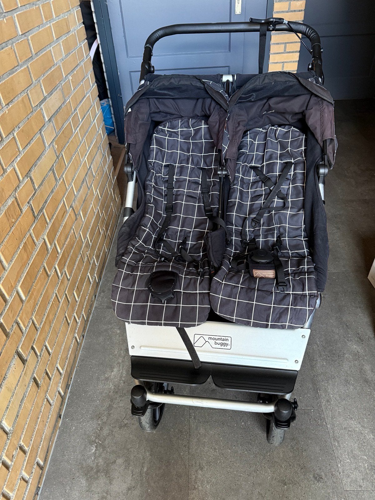 Zwarte Duo Mountainbuggy, Kinderen en Baby's, Tweelingen en Meerlingen, Ophalen, Zo goed als nieuw, Kinderwagen of Buggy