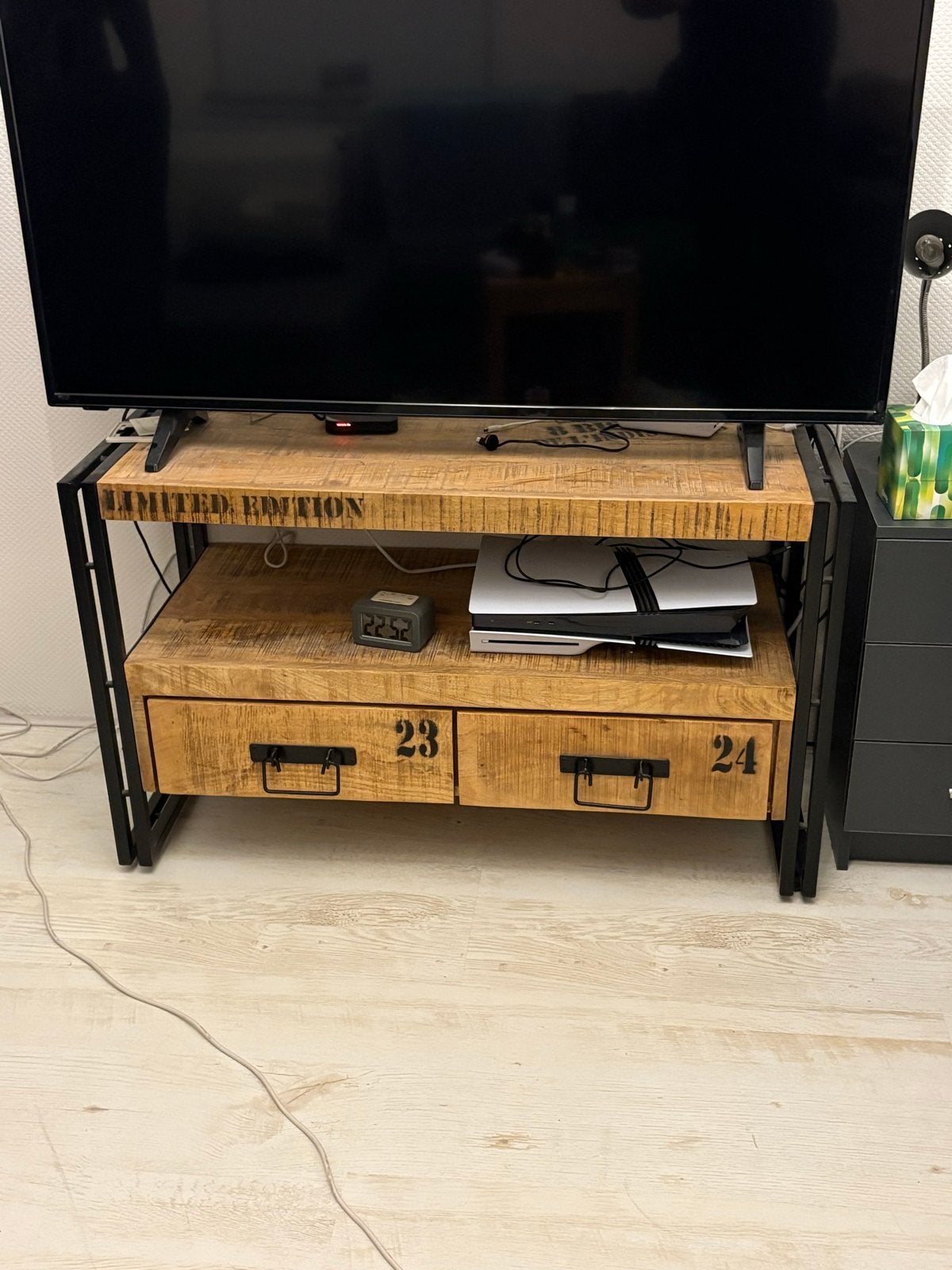 Mangohouten TV-meubel met lades, Ophalen, 100 tot 150 cm, Zo goed als nieuw, Minder dan 100 cm