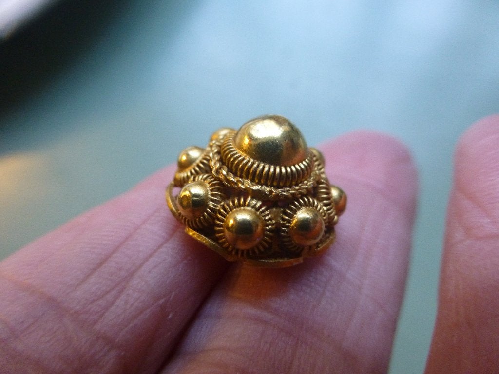 grote Antieke 14 kt Gouden Zeeuwse Knop Speld  diam 17 mm, Verzenden, Goud
