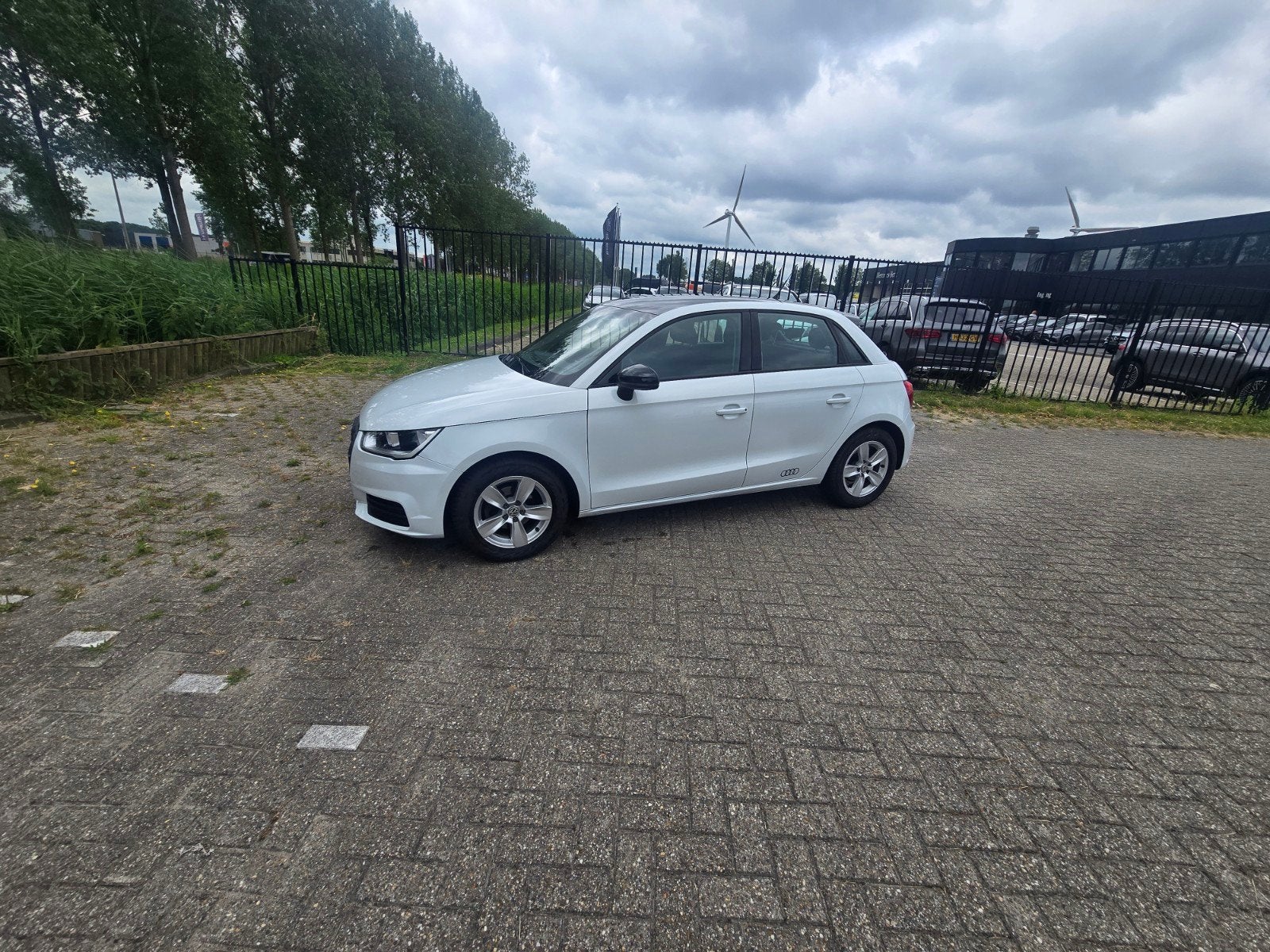 Audi A1 1.0 Tfsi 82pk 2017 Wit, Voorwielaandrijving, Stof, A1, Zwart
