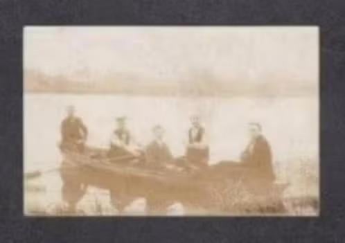 Fotokaart Roeiboot met Mannen Onbekend Waar., Foto, Ophalen of Verzenden, Zo goed als nieuw, Voor 1940