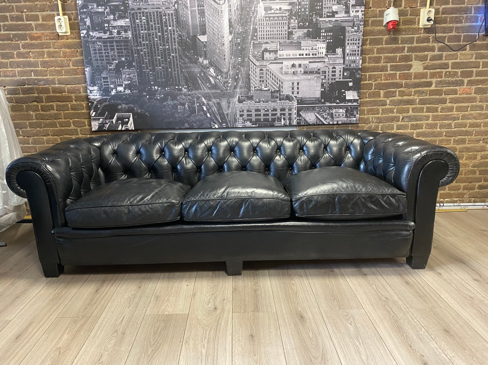 Orginele Engelse zwart leren Chesterfield 3 - zits !!!, Huis en Inrichting, Banken | Bankstellen, Ophalen, Gebruikt, Chesterfield