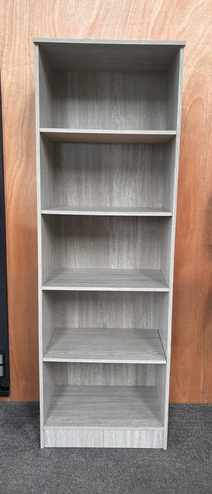 Grijze Boekenkast met 5 Planken - Zo goed als nieuw, Huis en Inrichting, Ophalen, Met plank(en), 50 tot 100 cm, Zo goed als nieuw