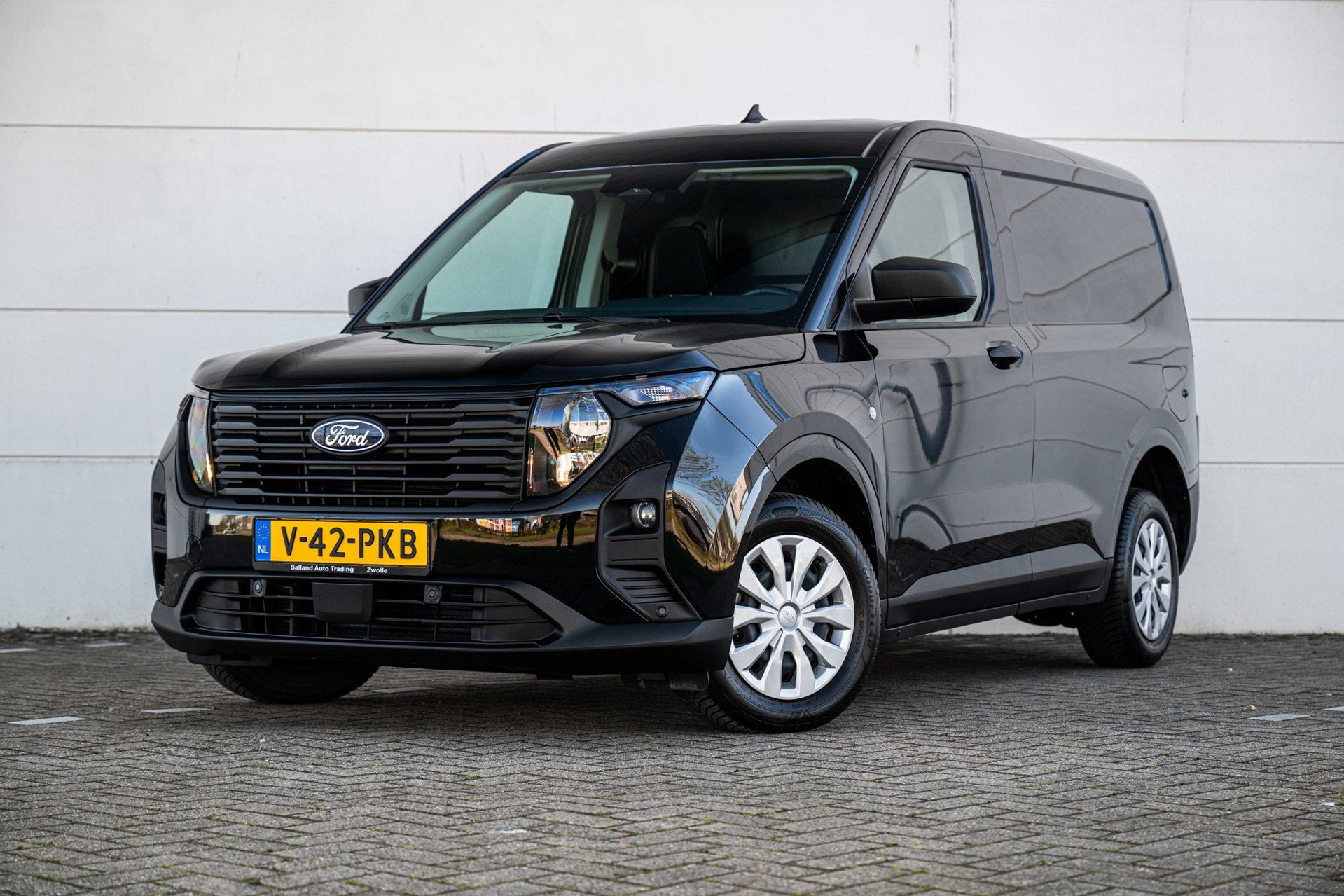 Ford Transit Courier 1.0 EcoBoost 100pk |Airco|Cruise|Carpla, Voorwielaandrijving, Gebruikt, 100 pk, Zwart