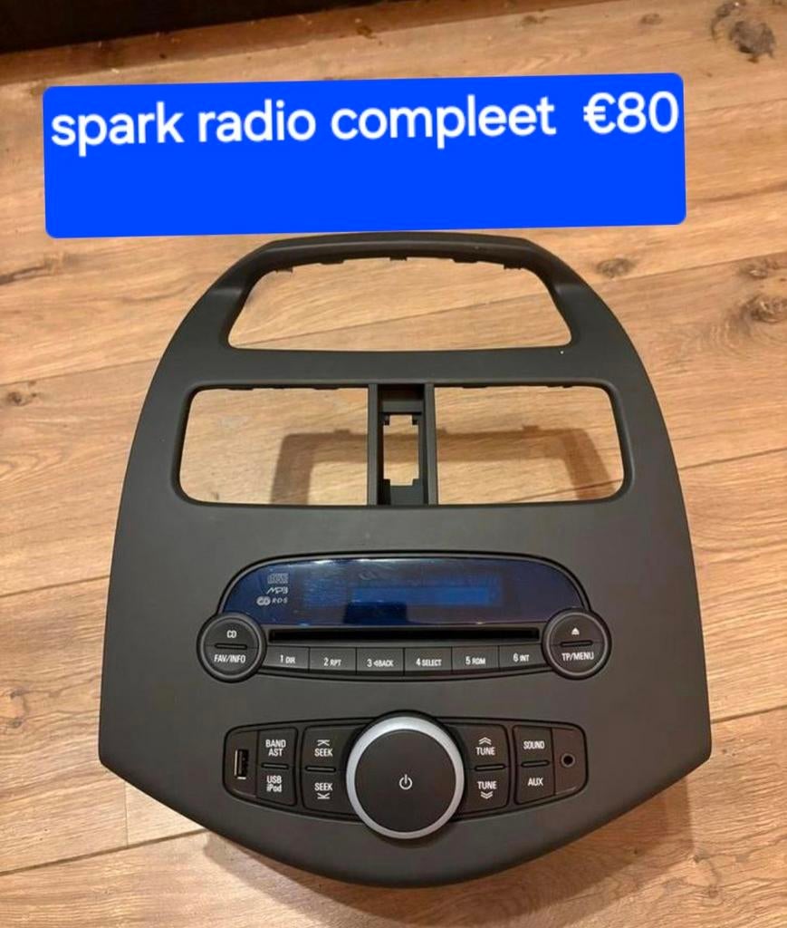 Chevrolet spark radio compleet €80, Auto diversen, Autoradio's, Ophalen, Zo goed als nieuw