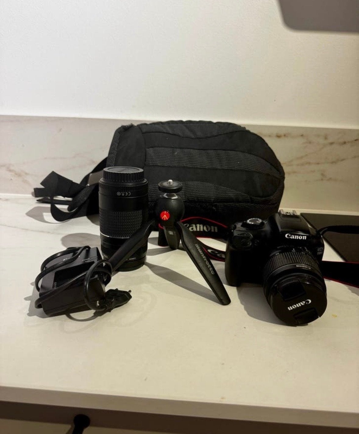 Canon EOS 1100D Spiegelreflexcamera met accessoires, Audio, Tv en Foto, Fotocamera's Digitaal, Ingebouwde flitser, Gebruikt, Spiegelreflex