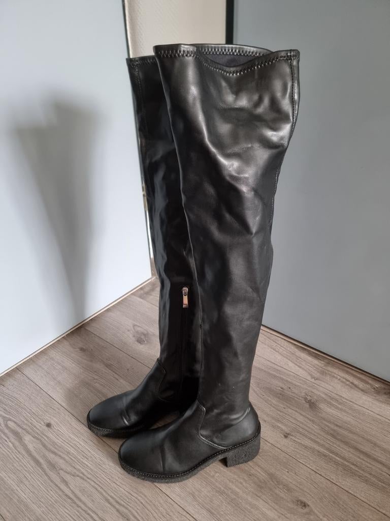 Zwart dames laarzen Zara, maat 37 (UB3), Ophalen of Verzenden, Zo goed als nieuw, Zwart, Hoge laarzen