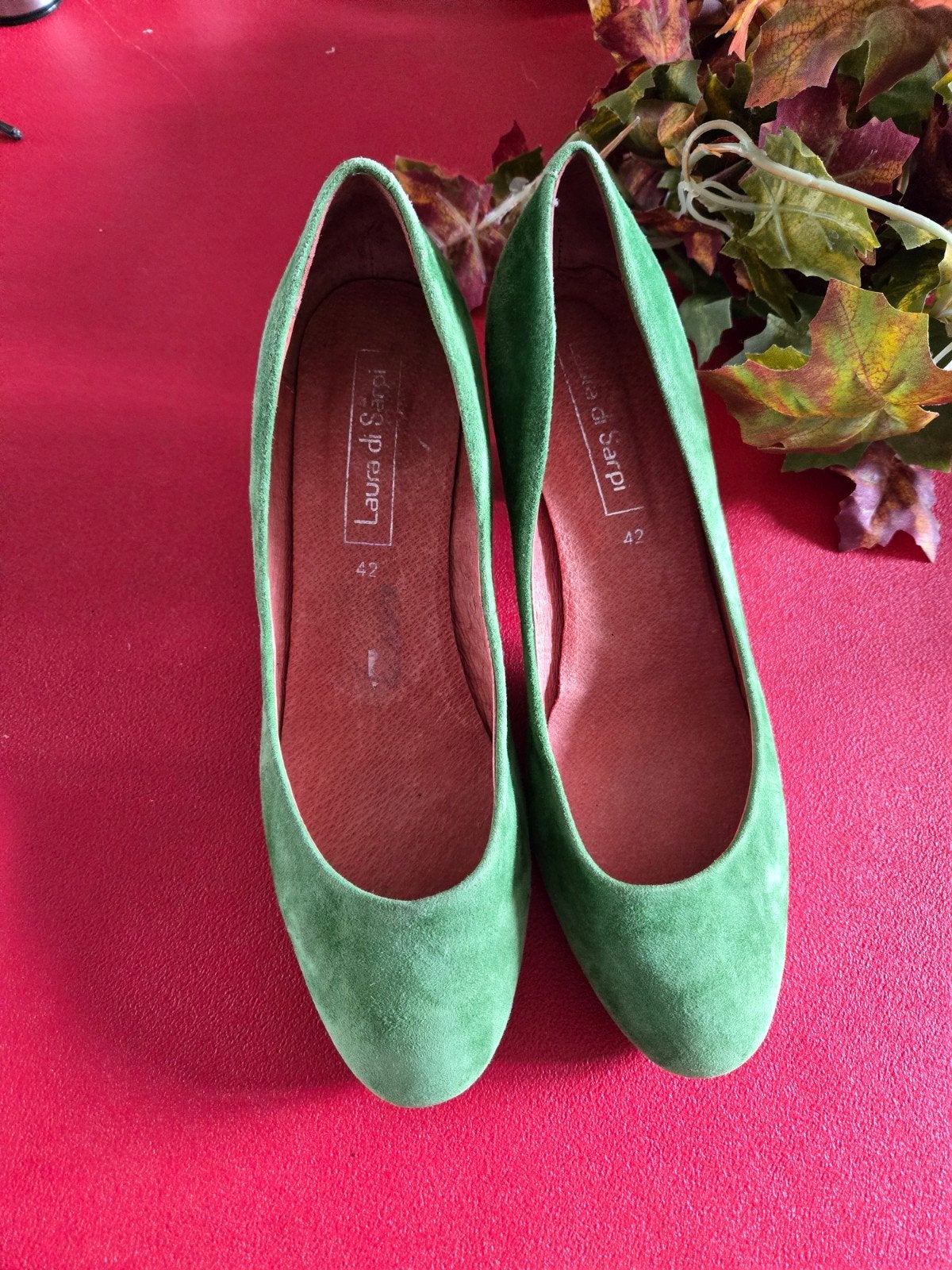 Elegante groene suède pumps Laura di Sarpi - Maat 42, Pumps, Ophalen of Verzenden, Zo goed als nieuw, Laura di Sarpi