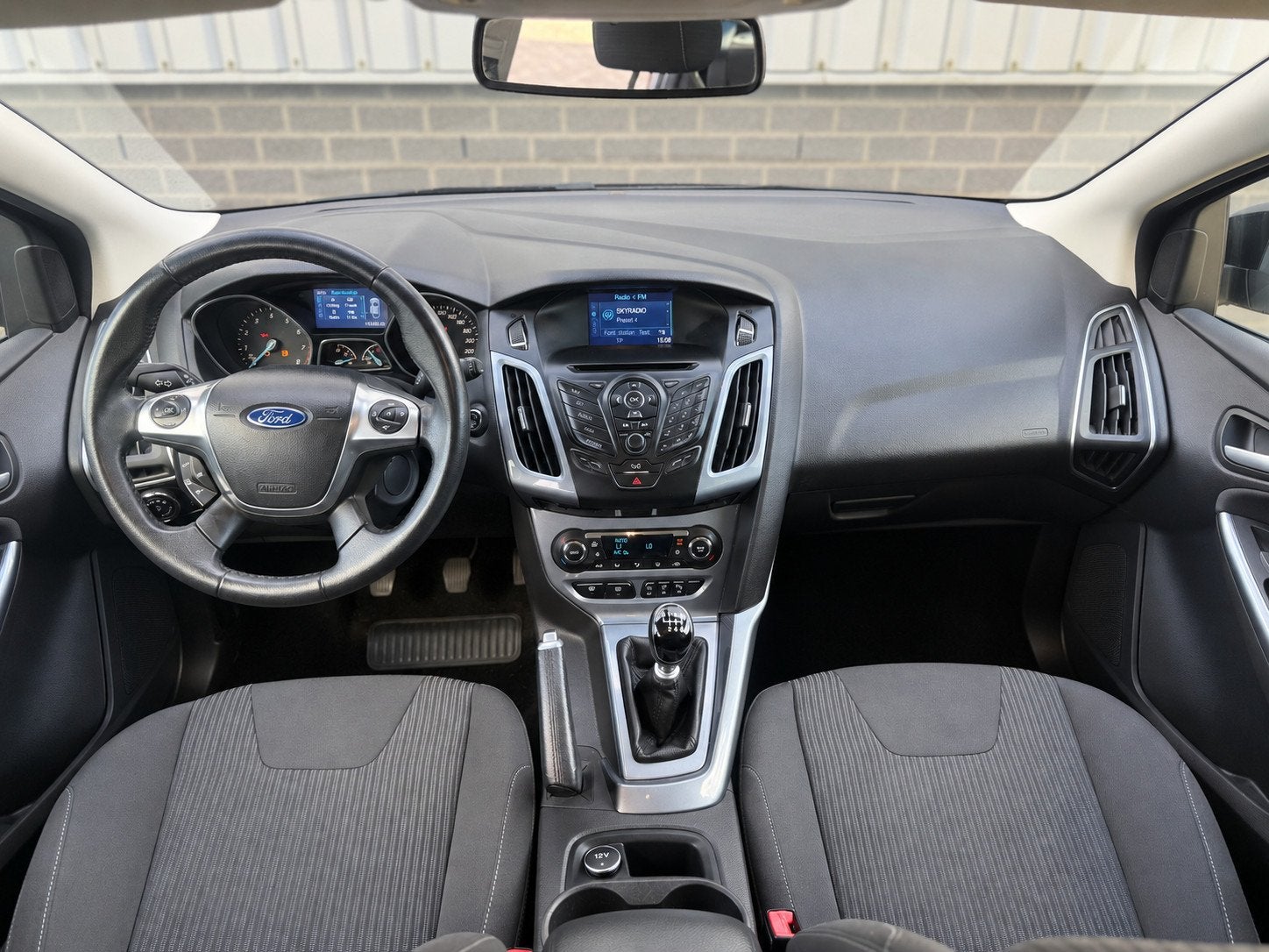 Foto 2 van Ford Focus Wagon 1.0 EcoBoost Edition Plus