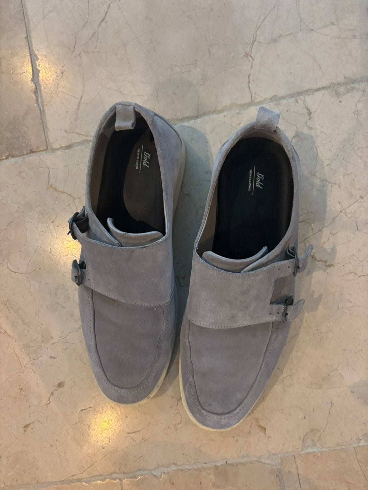 Instappers suede kleur grijs met gesp zgan maat 47, Overige kleuren, Ophalen of Verzenden, Gespschoenen, Zo goed als nieuw