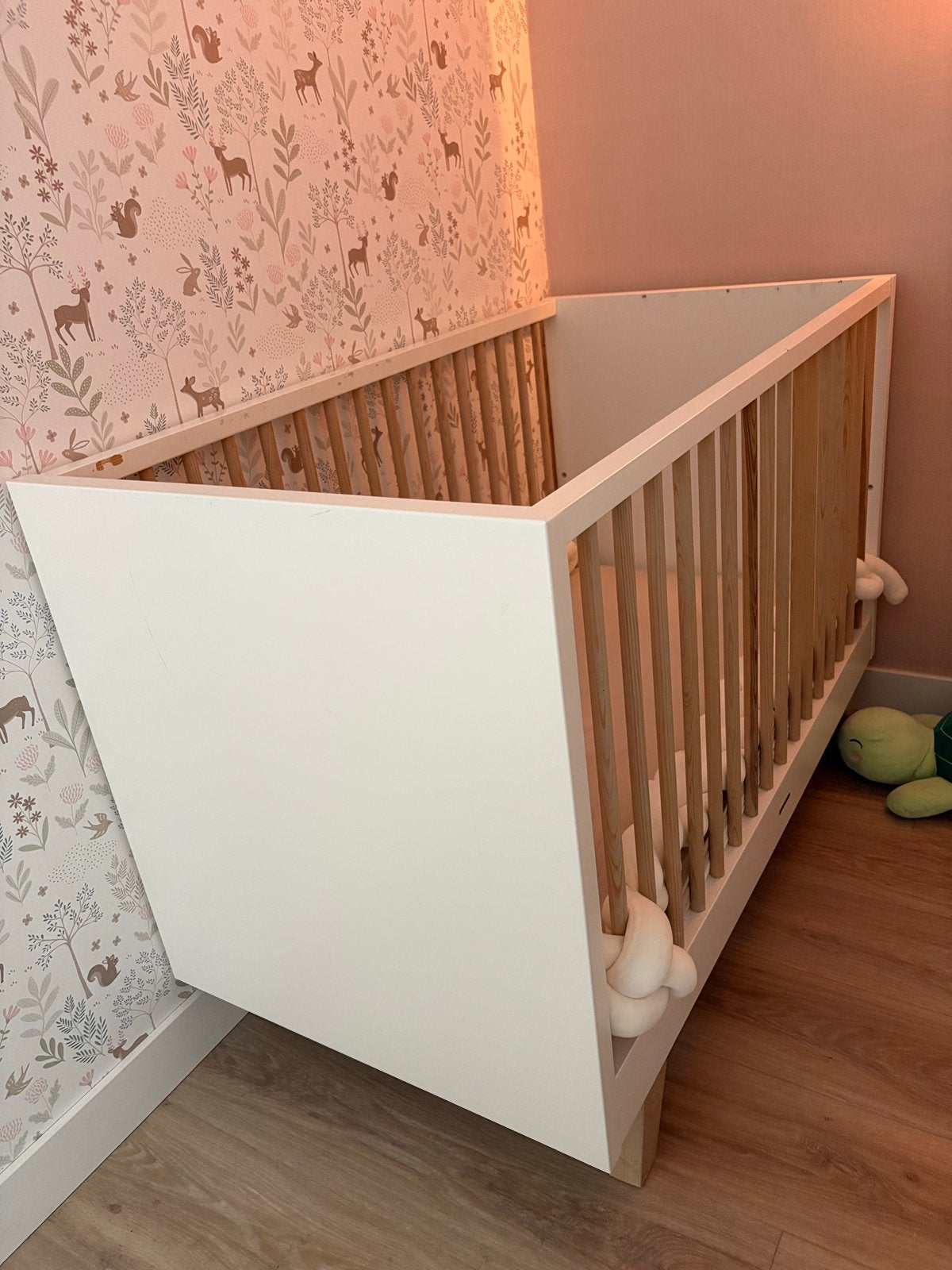 Ledikant Kidsmill, Kinderen en Baby's, Kinderkamer | Bedden, Ophalen, Gebruikt, Lattenbodem, Minder dan 140 cm