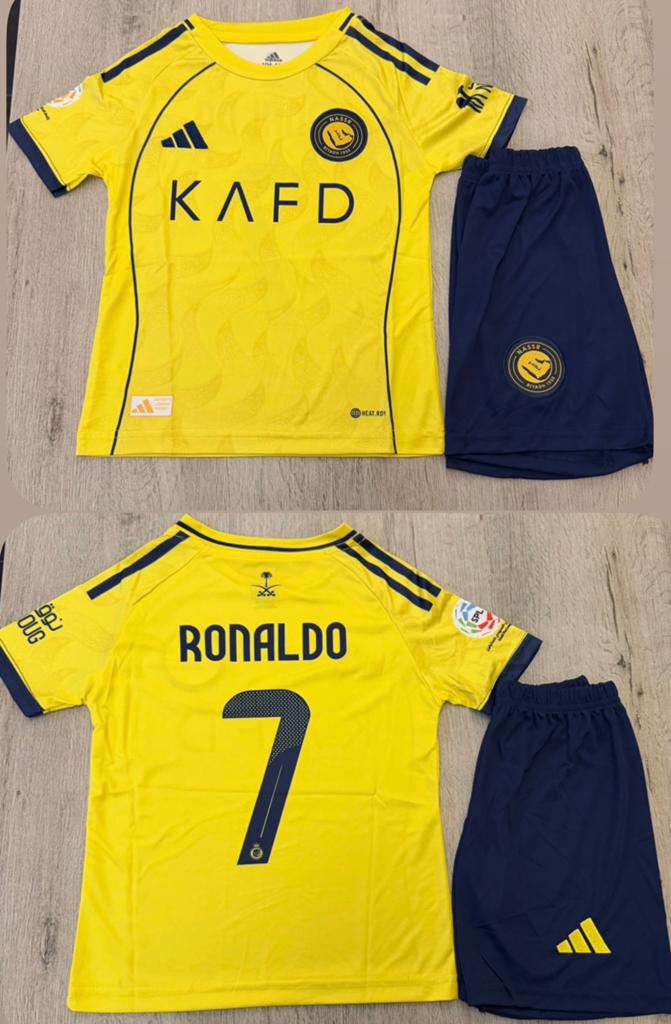 Voetbal tenue, Kinderen en Baby's, Ophalen of Verzenden, Nieuw, Jongen of Meisje, Sport- of Zwemkleding