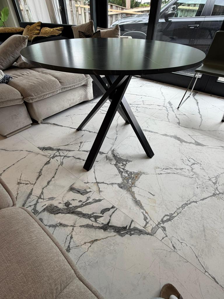 Eetafel met 3 stolen ikea, Huis en Inrichting, Tafels | Eettafels, Ophalen of Verzenden, Zo goed als nieuw, Rond, 100 tot 150 cm