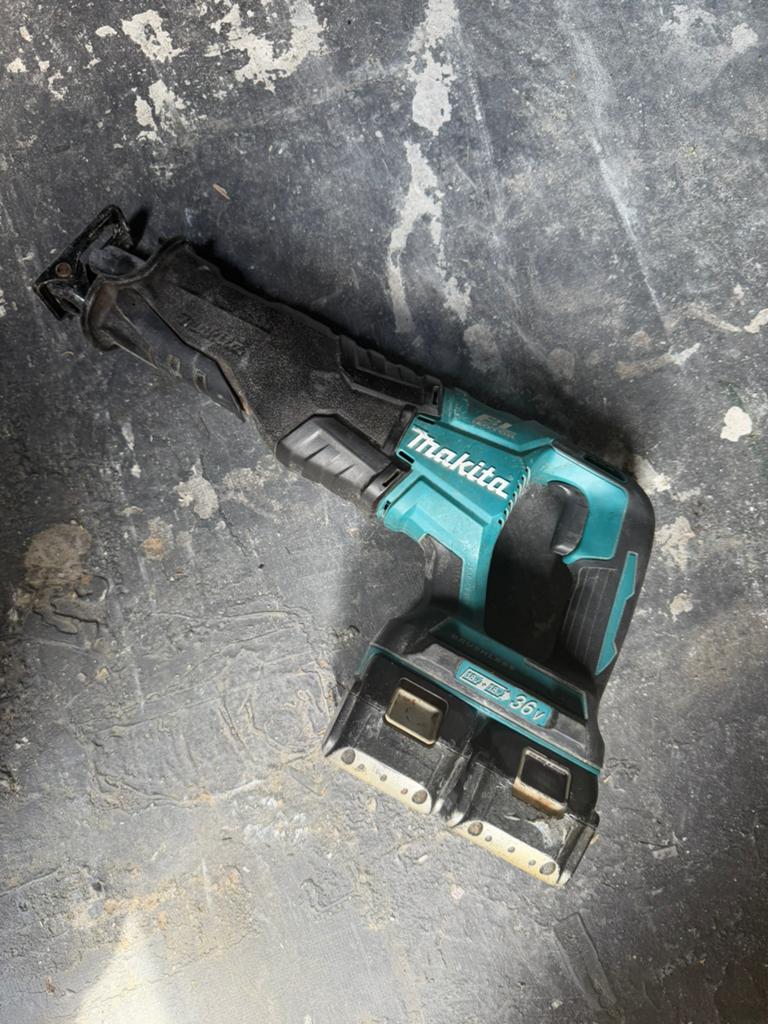 Makita reciprozaag, Ophalen of Verzenden, Zo goed als nieuw, Overige typen
