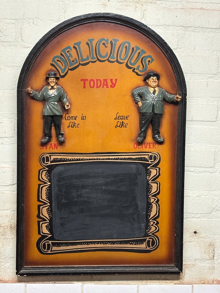 Vintage Laurel & Hardy krijtbord - "Delicious Today", Gebruikt, Meerkleurig, Ophalen of Verzenden, Vintage