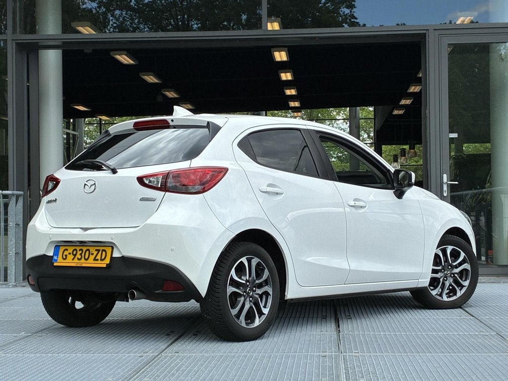 Mazda 2 1.5 Skyactiv-G GT-M 90PK | Achteruitrijcamera | Crui, Auto's, Mazda, Voorwielaandrijving, Stof, Wit, Origineel Nederlands