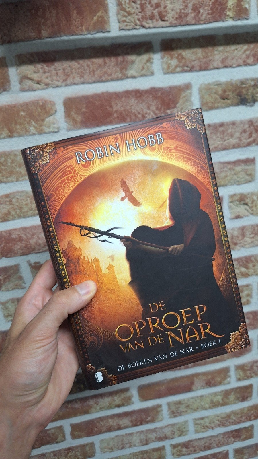 De Oproep van de Nar - Boek 1 (Robin Hobb) - Hardcover, Boeken, Ophalen of Verzenden, Zo goed als nieuw, Robin Hobb
