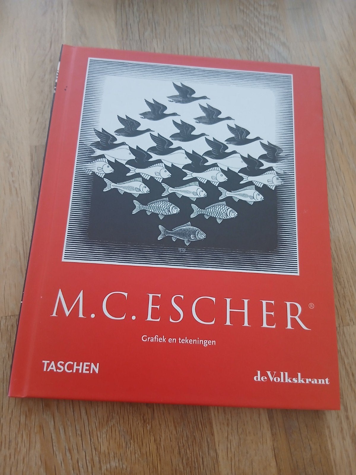 M.C. Escher: Grafiek en tekeningen - De Volkskrant editie, Ophalen of Verzenden, Zo goed als nieuw, Fotografie algemeen, M.C. Escher