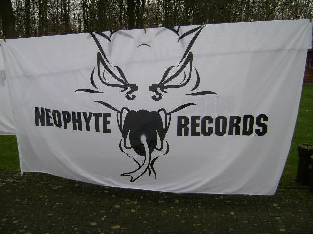 Mooie grote witte (200x300 cm) Neophyte vlag met zwarte opdr, Ophalen of Verzenden, Nieuw, Overige typen