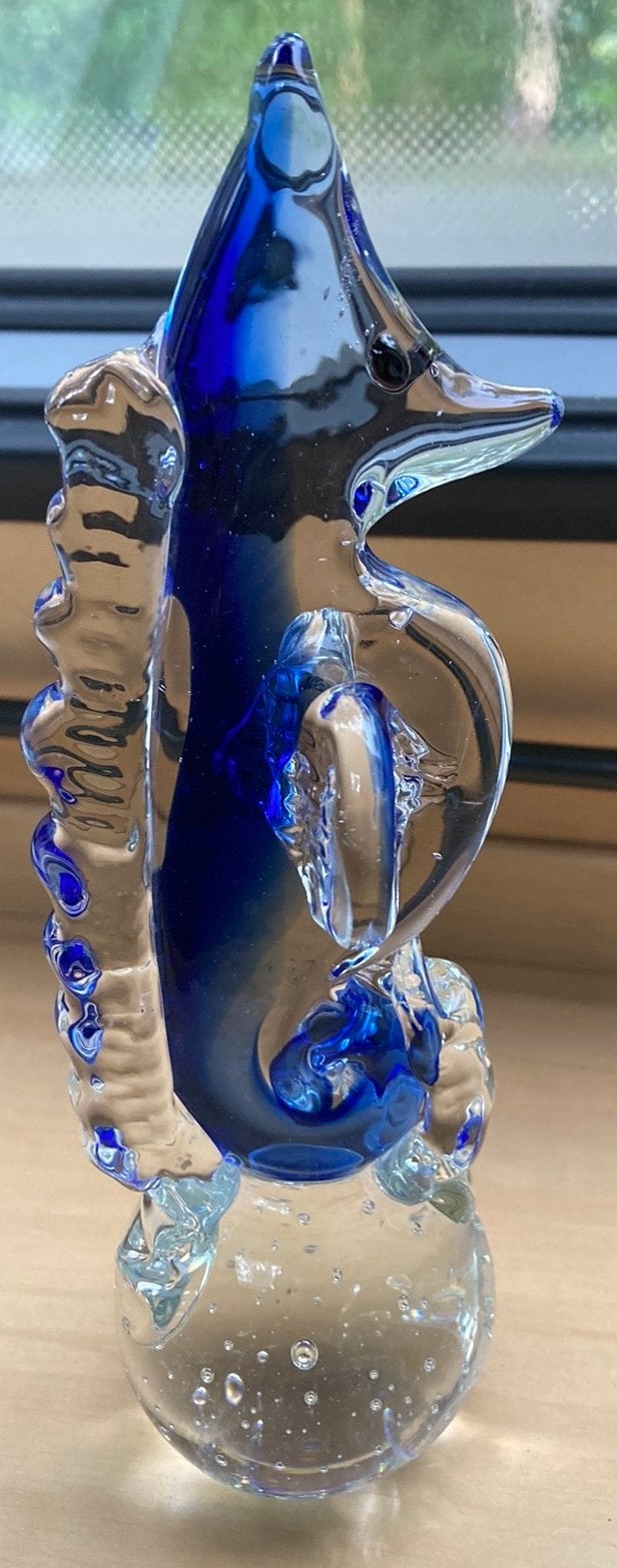 Zeepaardje helder en blauw glas op spijkerbol, Verzenden