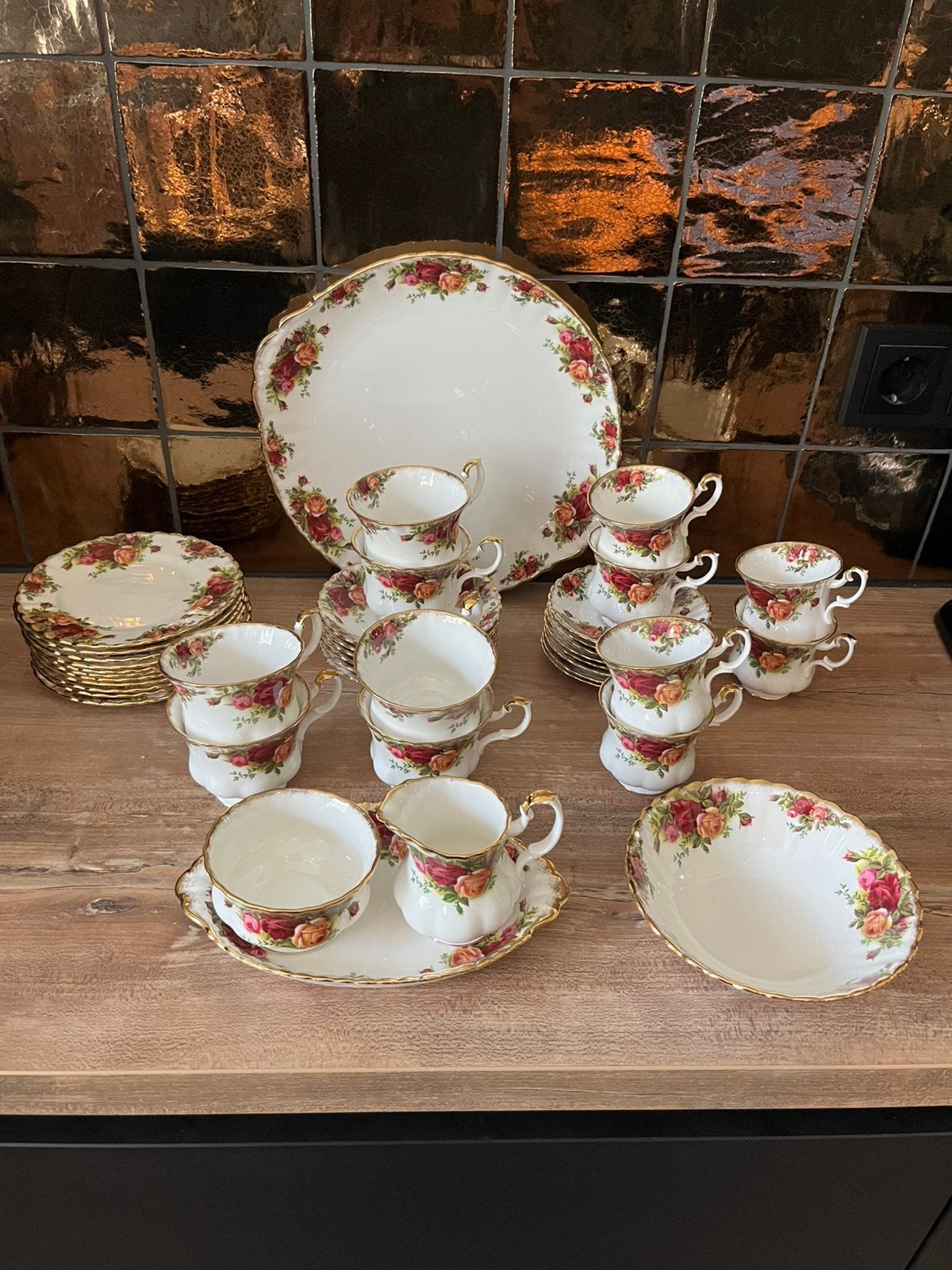 OLD COUNTRY ROSE HIGH TEA/coffee servies 22 k Gold, Ophalen