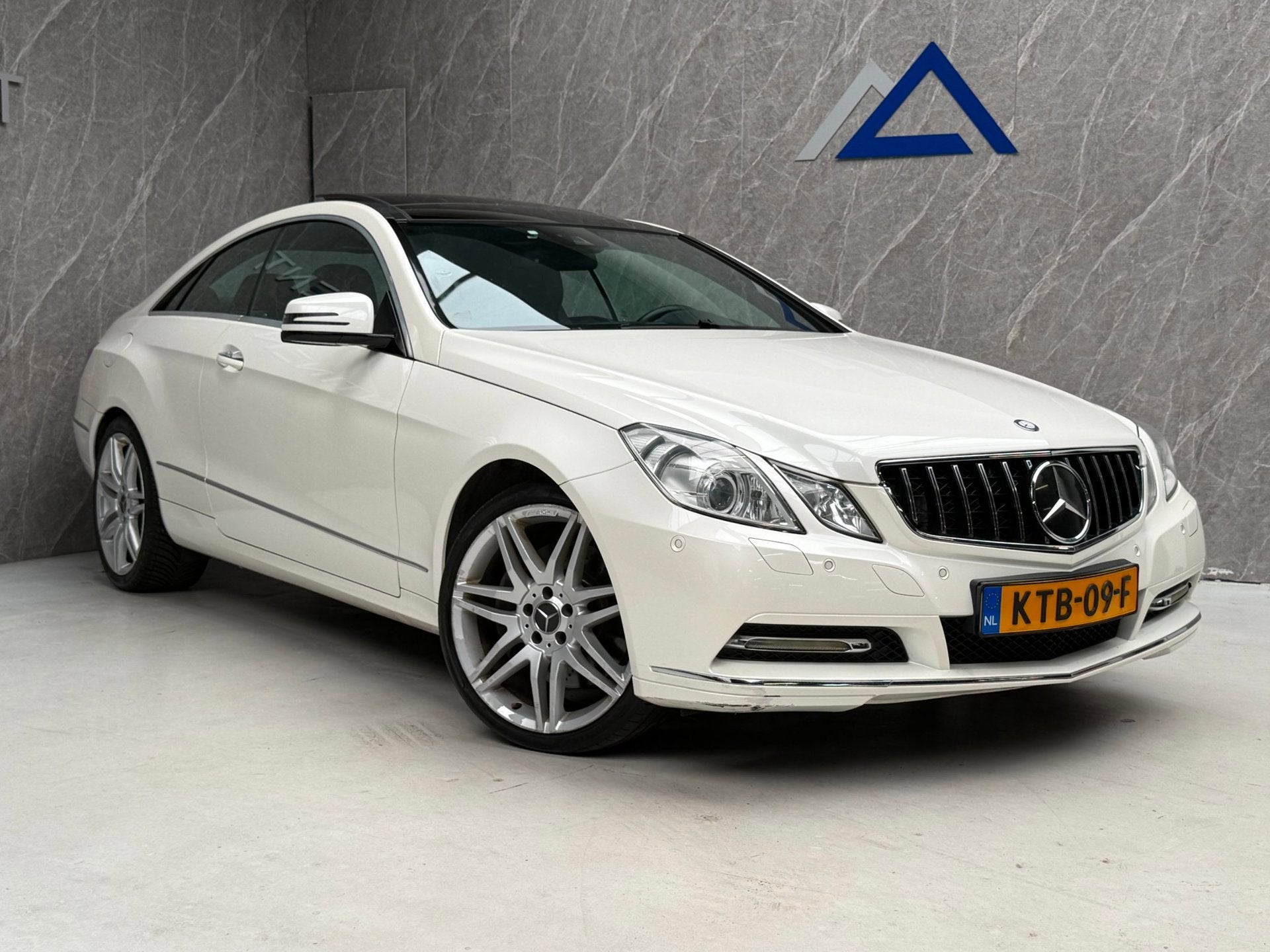Mercedes-Benz E-klasse Coupé E 500 388 PK / Goed Onderhoude, Automaat, Achterwielaandrijving, Gebruikt, 4 stoelen