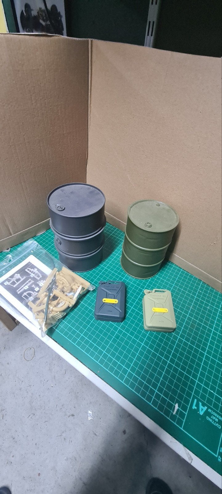 Schaal 1:6 Olie Vaten,  Oliepomp Set, Ophalen of Verzenden