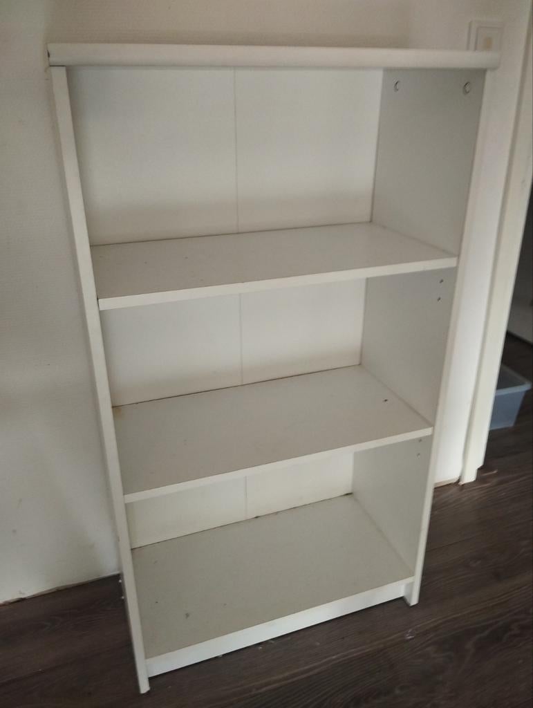 Witte Boekenkast met 3 Planken, Met plank(en), Gebruikt, 100 tot 150 cm, 25 tot 50 cm