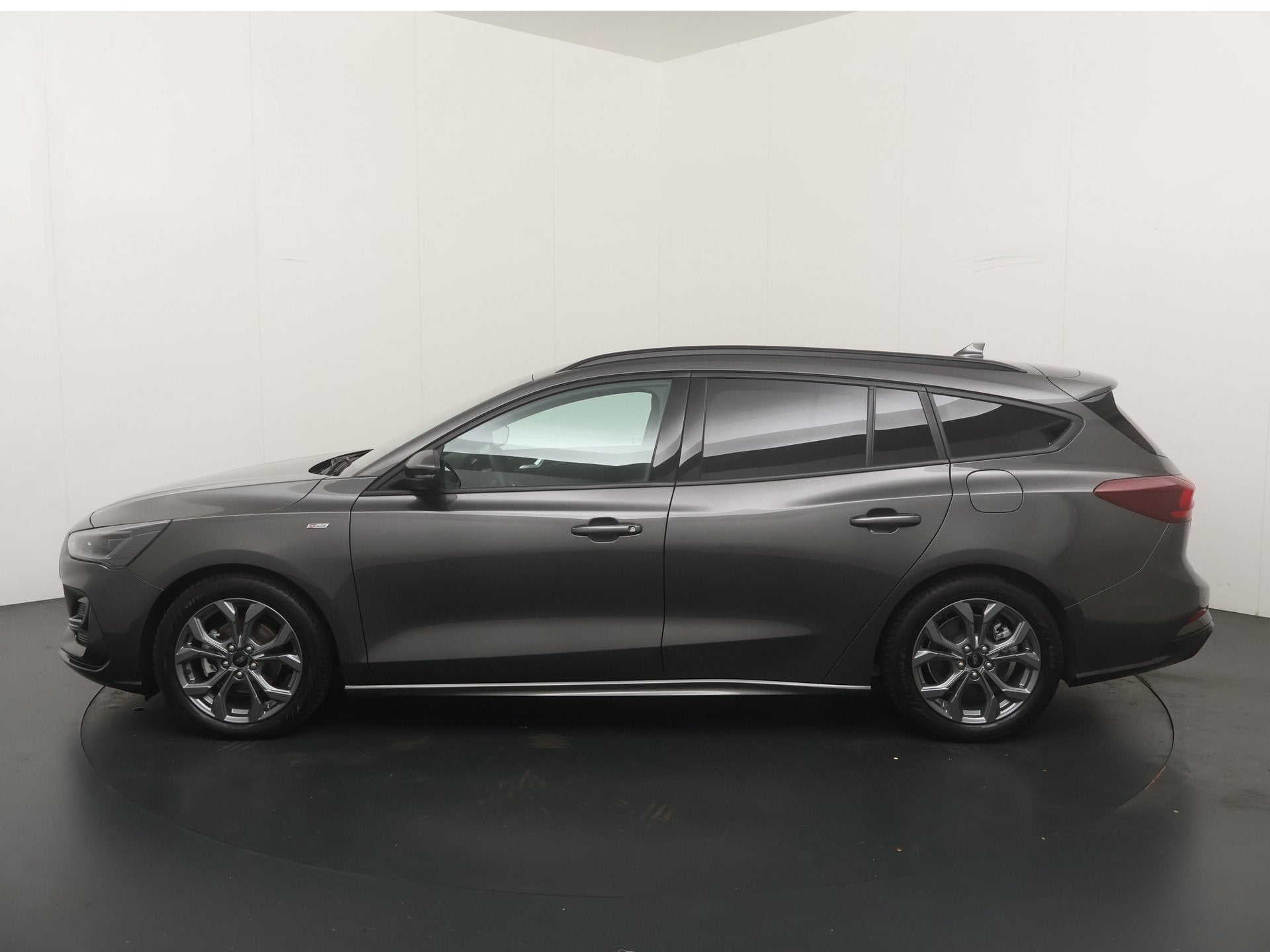 Ford FOCUS Wagon EcoBoost Hybrid 155pk ST Line X | AUTOMAAT, Dealer onderhouden, Stof, Gebruikt, 1404 kg