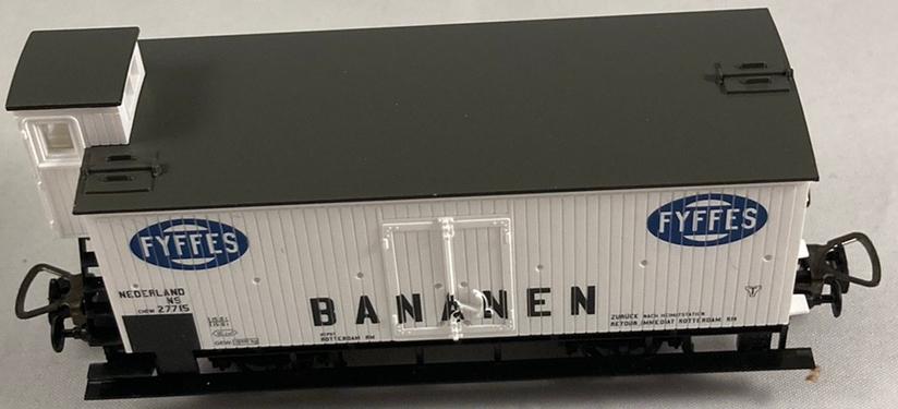 Piko NS koelwagon Fyffes met remmershuis en spaakwielen, Gelijkstroom, Wagon, Piko, Ophalen of Verzenden