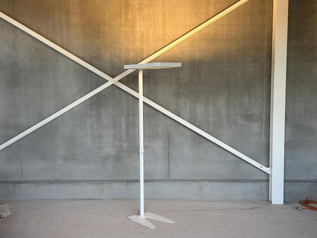 Aluminium Design Vloerlamp, Ophalen of Verzenden, Zo goed als nieuw