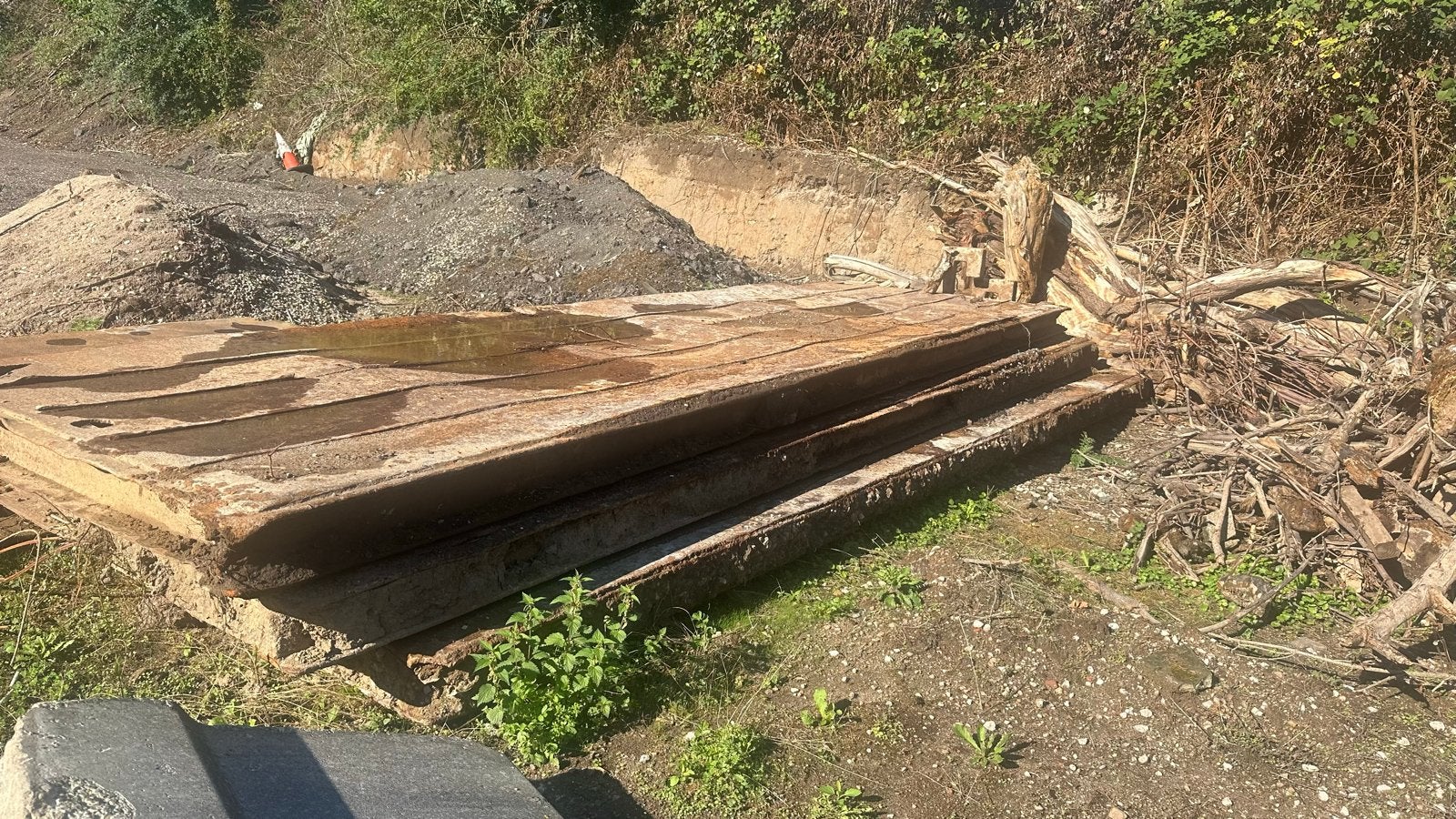 Stalen dragline schotten met H-balk frame. 6.00 mx 1.75 m, Ophalen