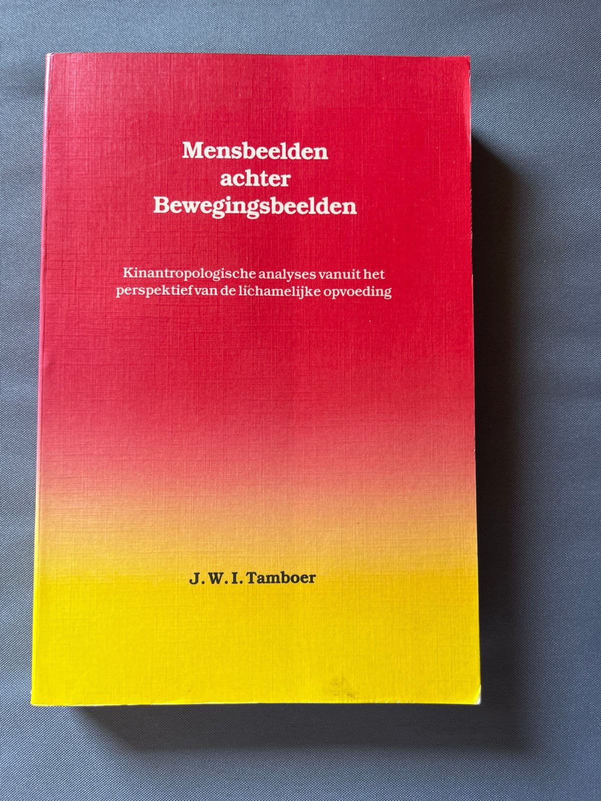 Mensbeelden achter Bewegingsbeelden - J.W.I. Tamboer, Ophalen of Verzenden, Gamma, Gelezen, HBO