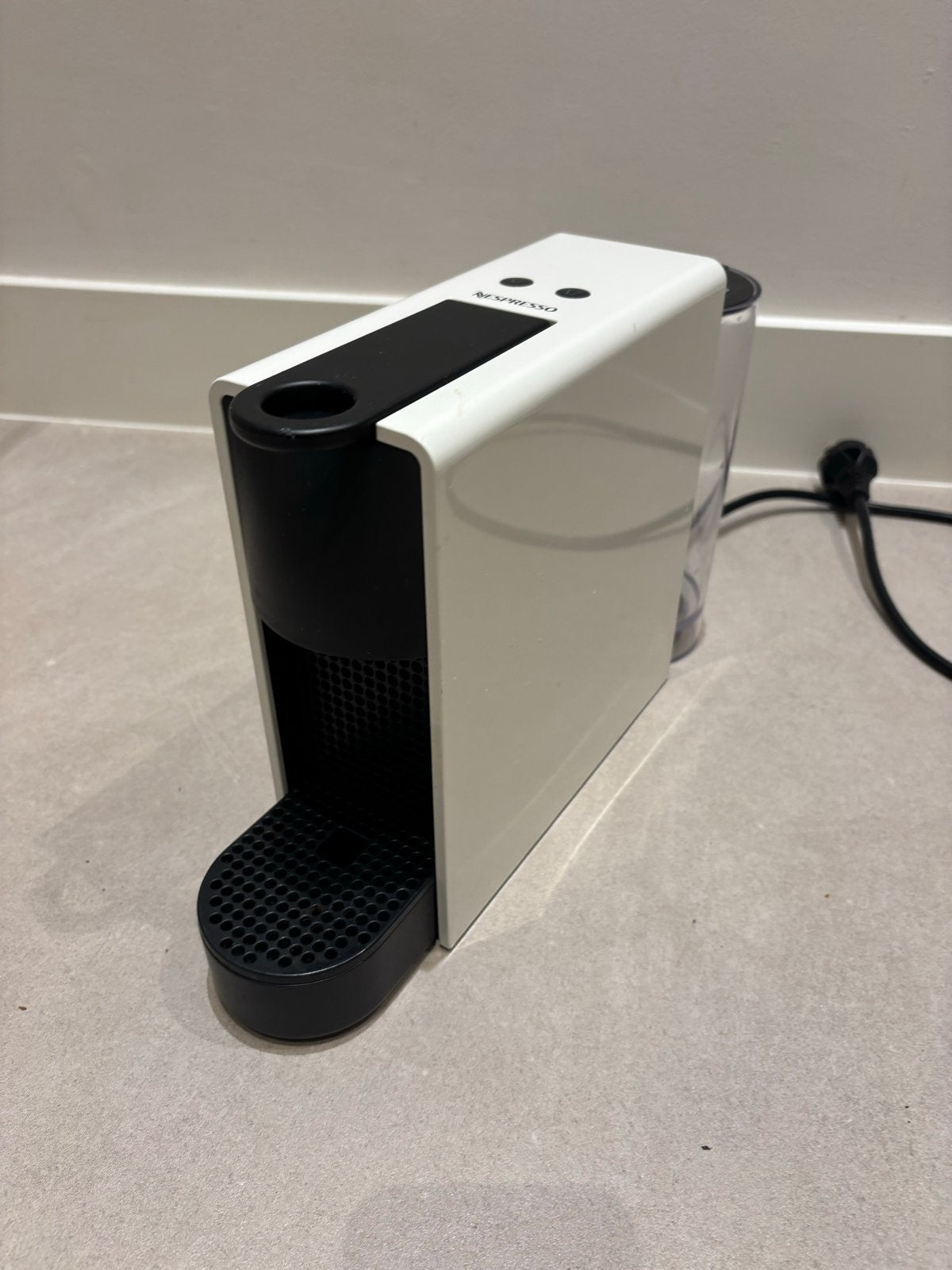 Nespresso Essenza Mini - Compacte en stijlvolle koffiemachin, Witgoed en Apparatuur, Koffiezetapparaten, Ophalen, Espresso apparaat