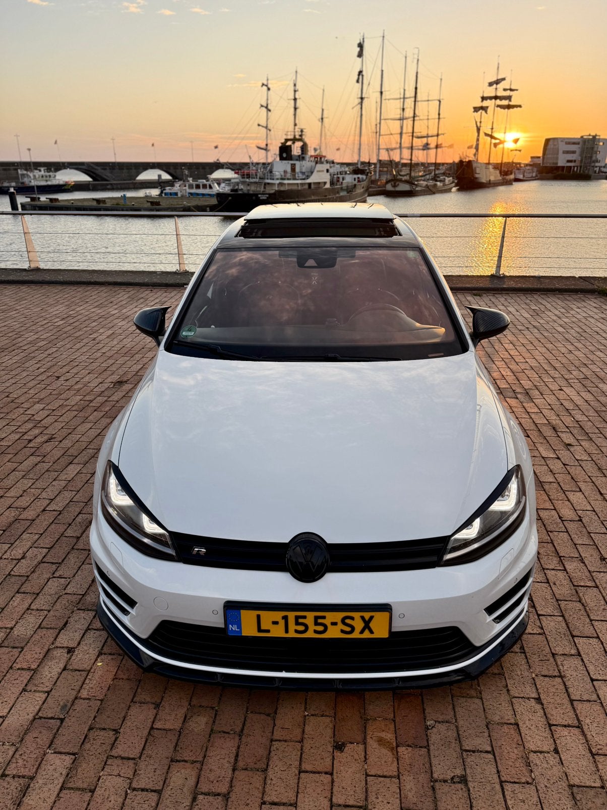Volkswagen Golf 2.0 TSI R 418PK 5D 4 MOTION ORYX WHITE PEARL, Auto's, Automaat, 4 cilinders, 1984 cc, Wit