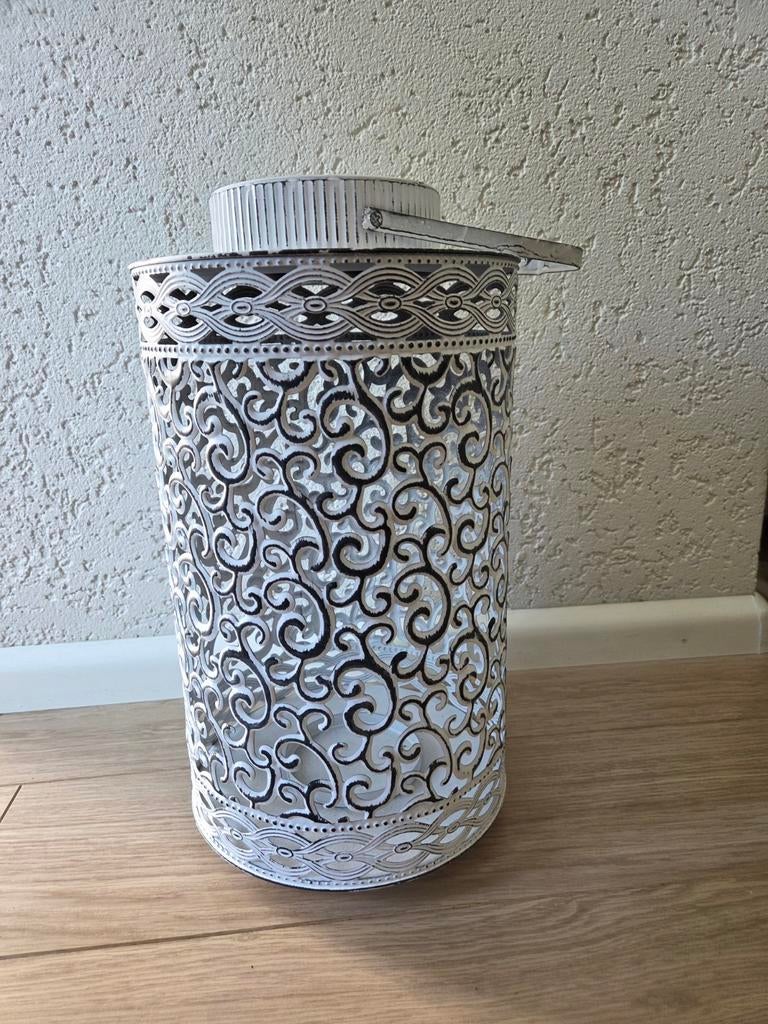 Groot metalen windlicht, Huis en Inrichting, Woonaccessoires | Kandelaars en Kaarsen, Ophalen of Verzenden, Zo goed als nieuw