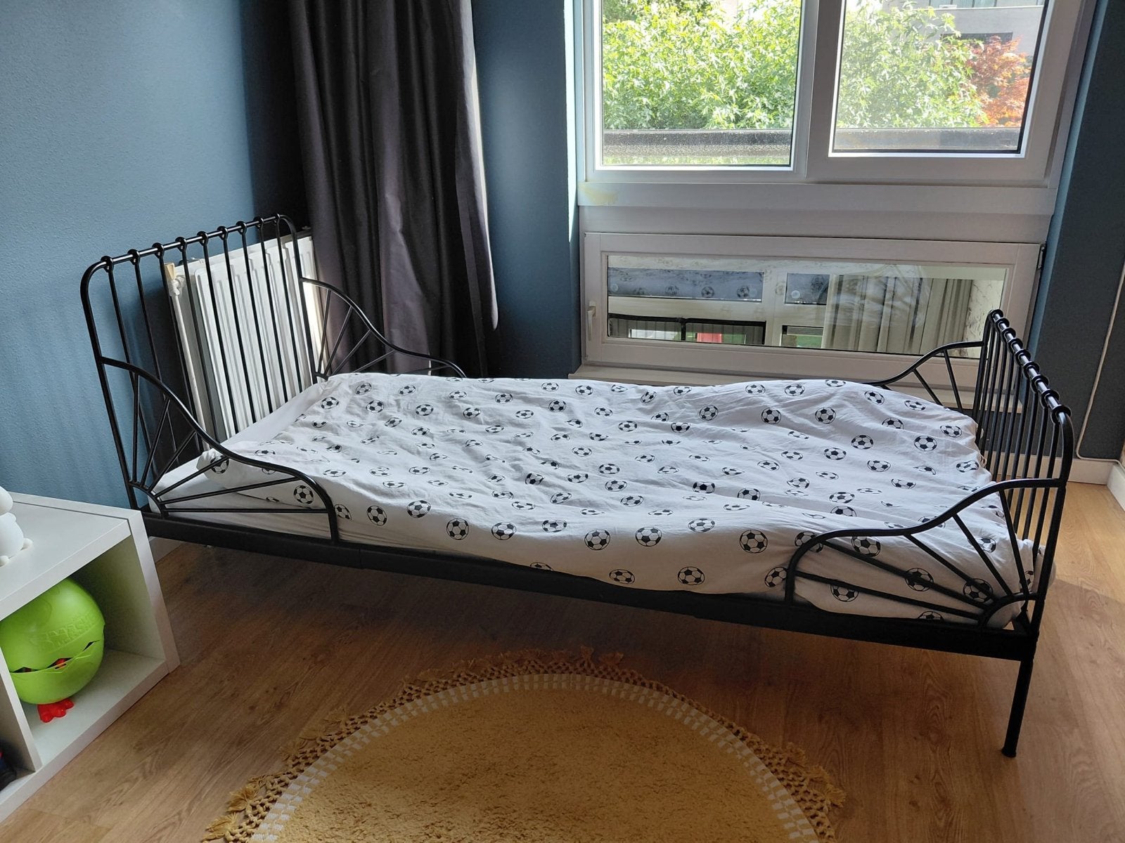 IKEA MINNEN uitschuifbaar bed, zwart, 80x200 cm, Ophalen, Gebruikt, 70 tot 85 cm, Matras