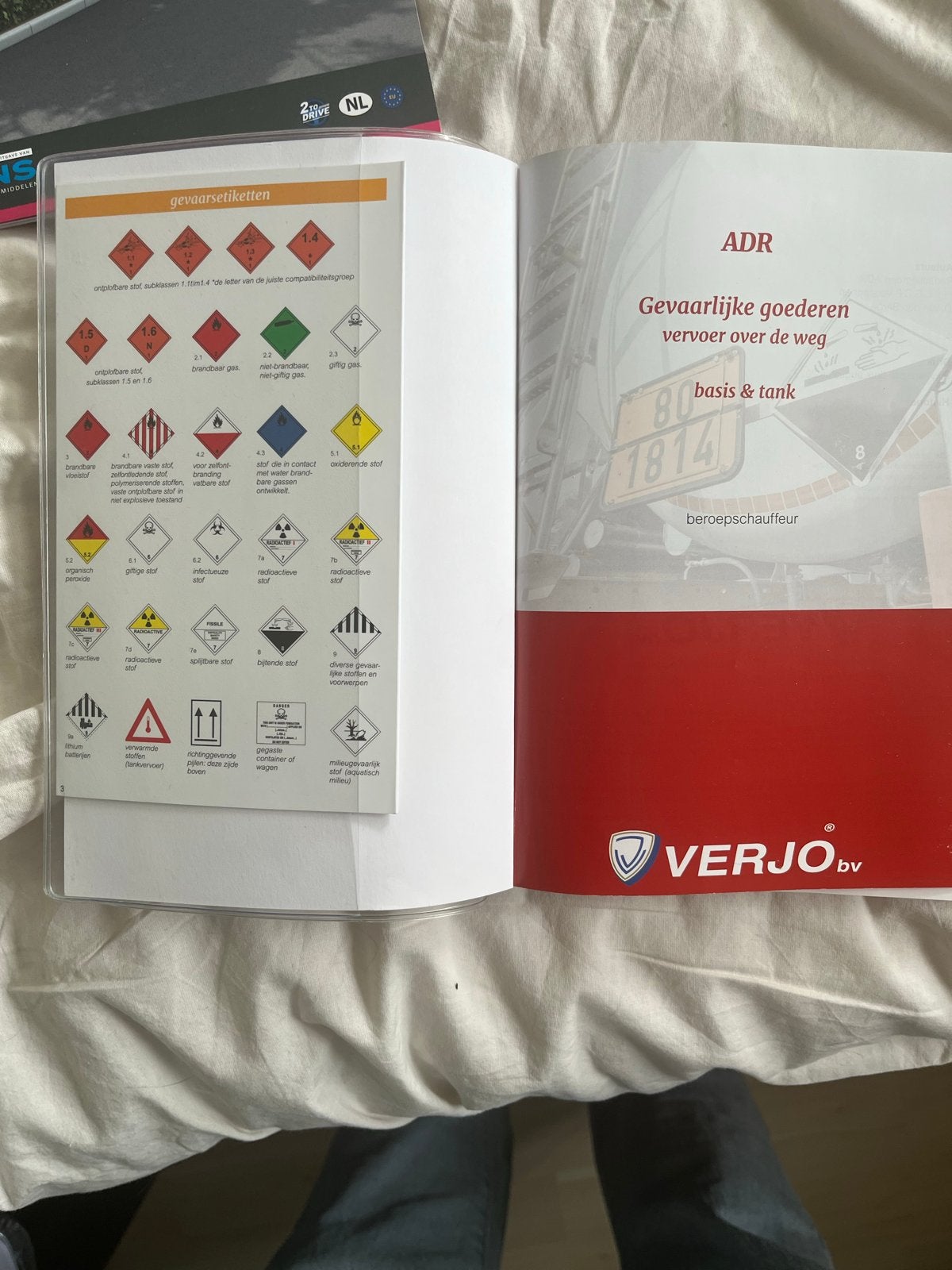 ADR Gevaarlijke Goederen & Examentraining Code 95, Ophalen, Zo goed als nieuw, MBO