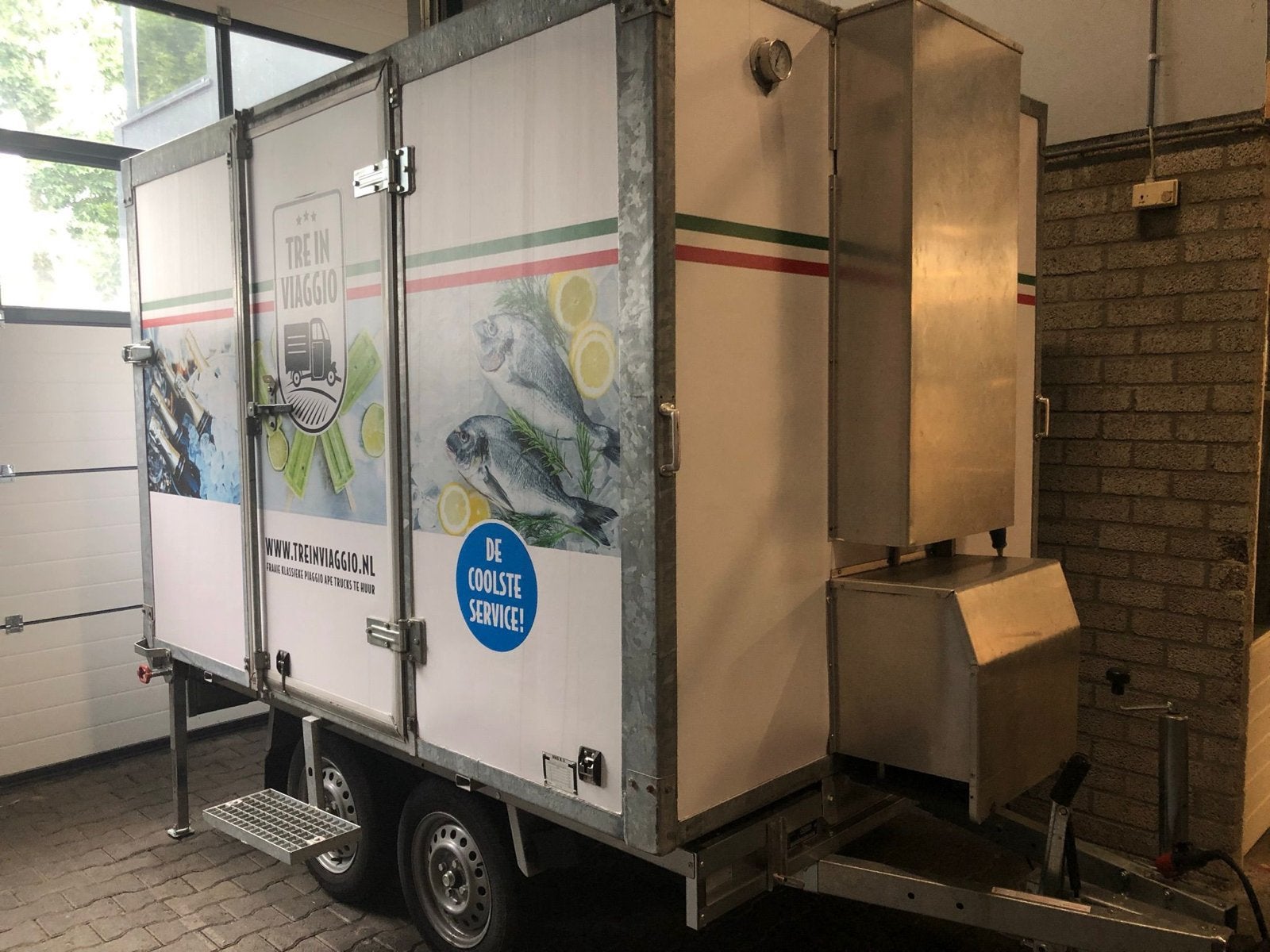 Koelwagen met laadklep en zijdeur met trap, Ophalen, Gebruikt