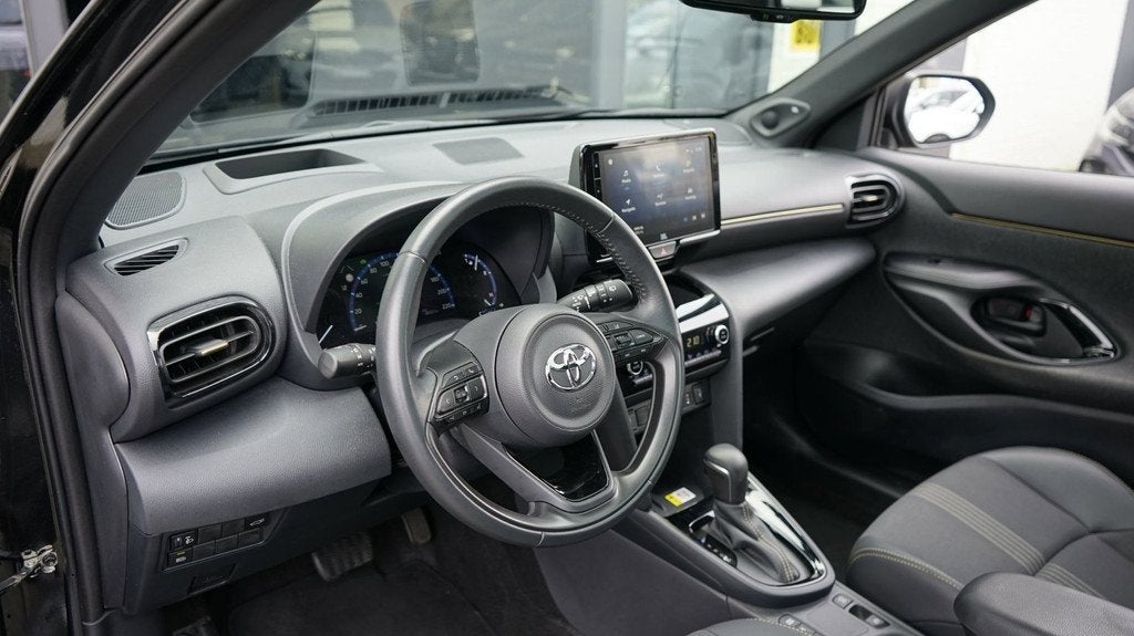 Toyota Yaris Cross 1.5 Hybrid Trail AUTOMAAT-ACC-CAMERA-FULL, Gebruikt, Zwart, 1490 cc, Bedrijf