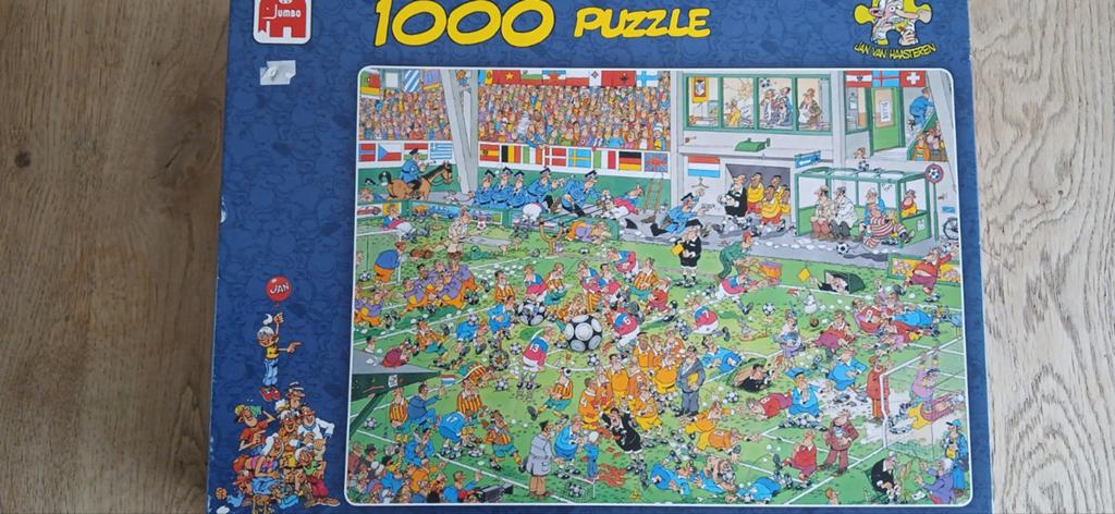 Jan van Haasteren 1000st. Voetbal. Compleet., Ophalen of Verzenden, 500 t/m 1500 stukjes, Zo goed als nieuw