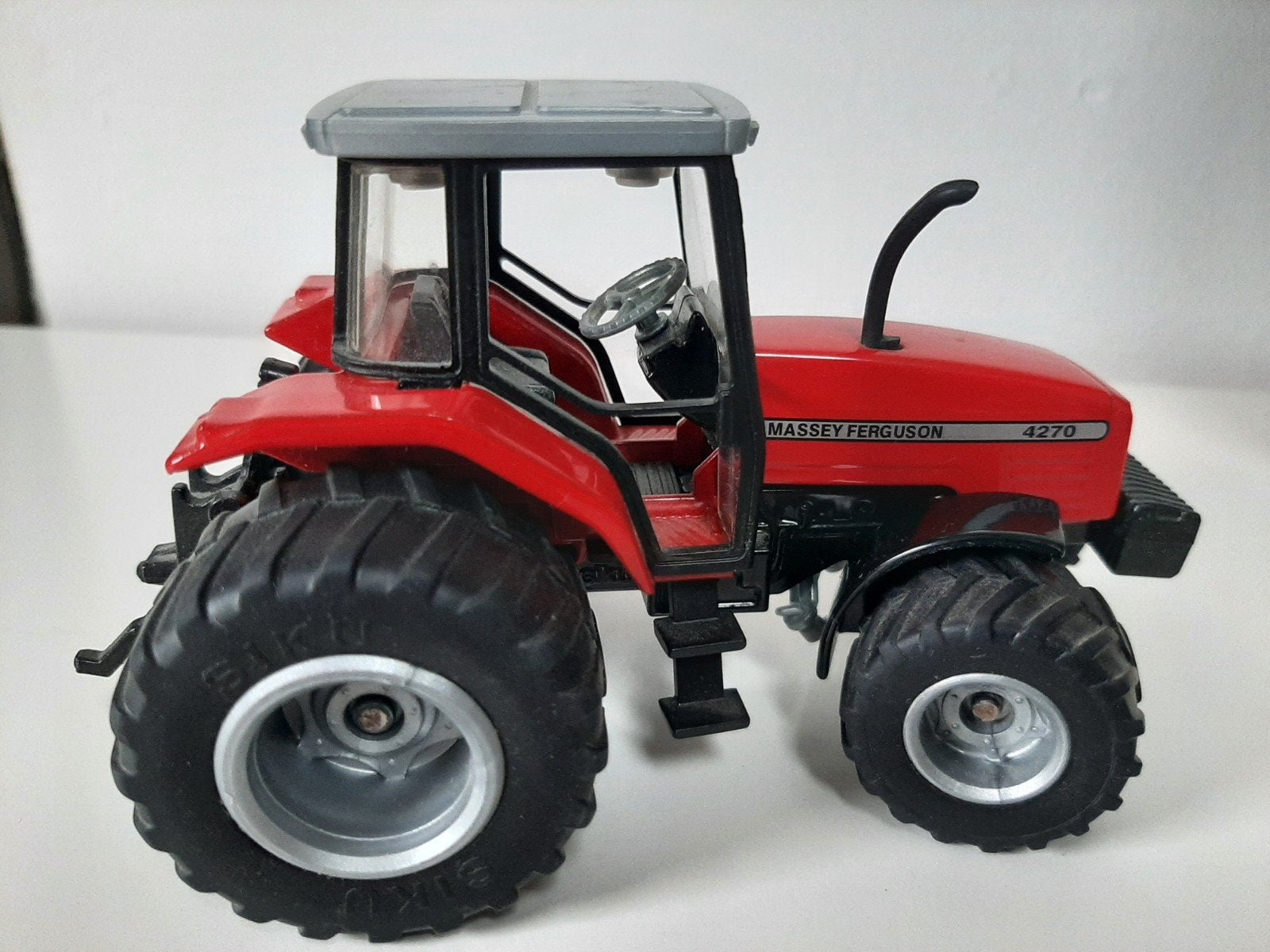 Miniatuur Siku MF 4270., Ophalen of Verzenden, Zo goed als nieuw, Tractor of Landbouw, SIKU