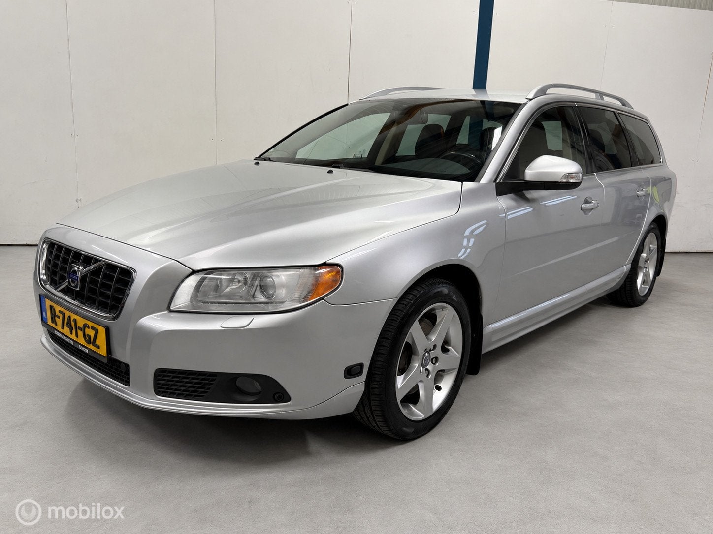 Volvo V70 2.5FT Summum AUTOMAAT / LEER, Auto's, 2521 cc, 93 €/maand, Euro 4, 750 kg