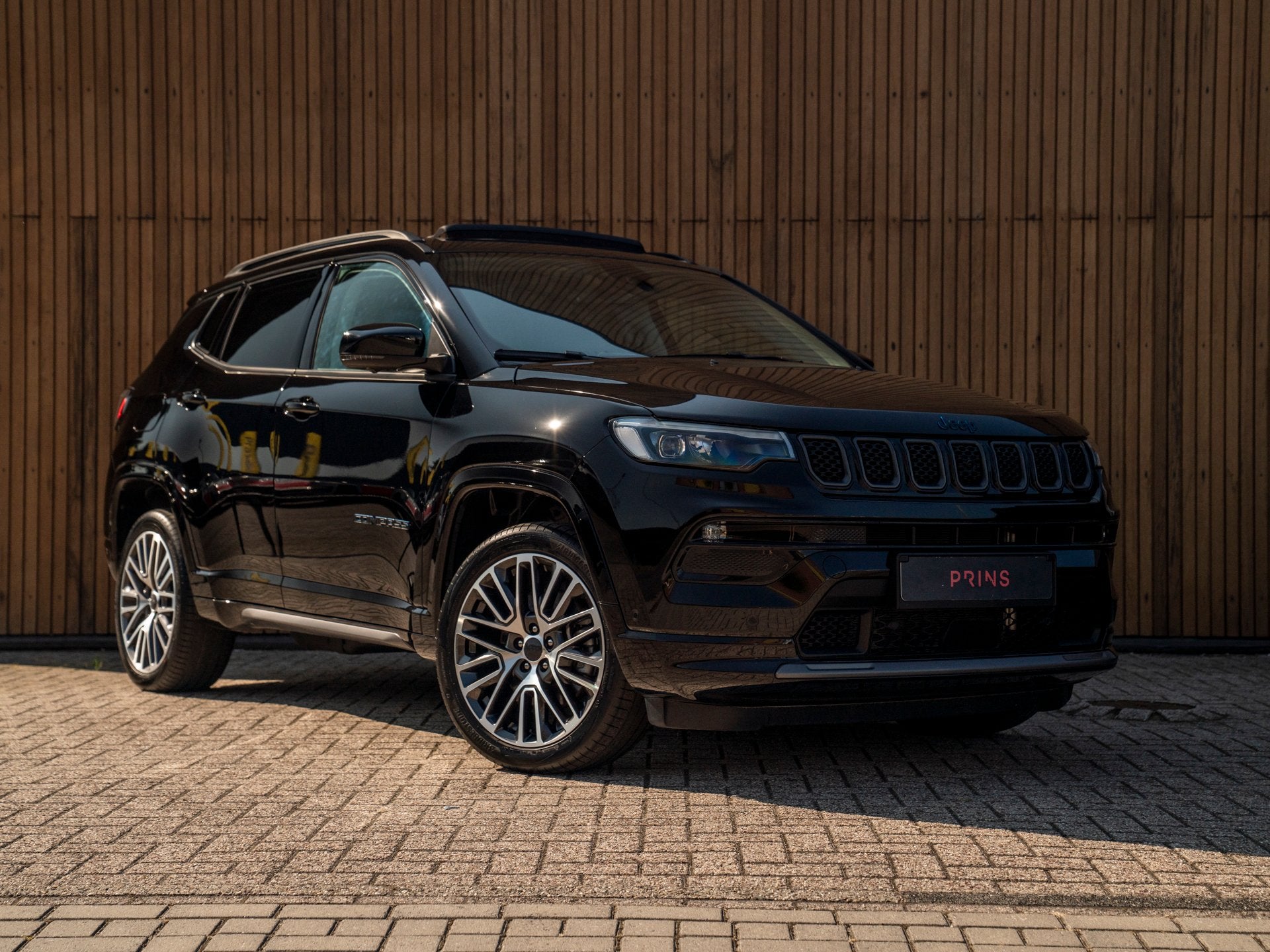 Jeep Compass 4xe 240pk Phev Summit | Pano-dak | Leder | Stoe, Auto's, Automaat, Dealer onderhouden, 4 cilinders, Zwart