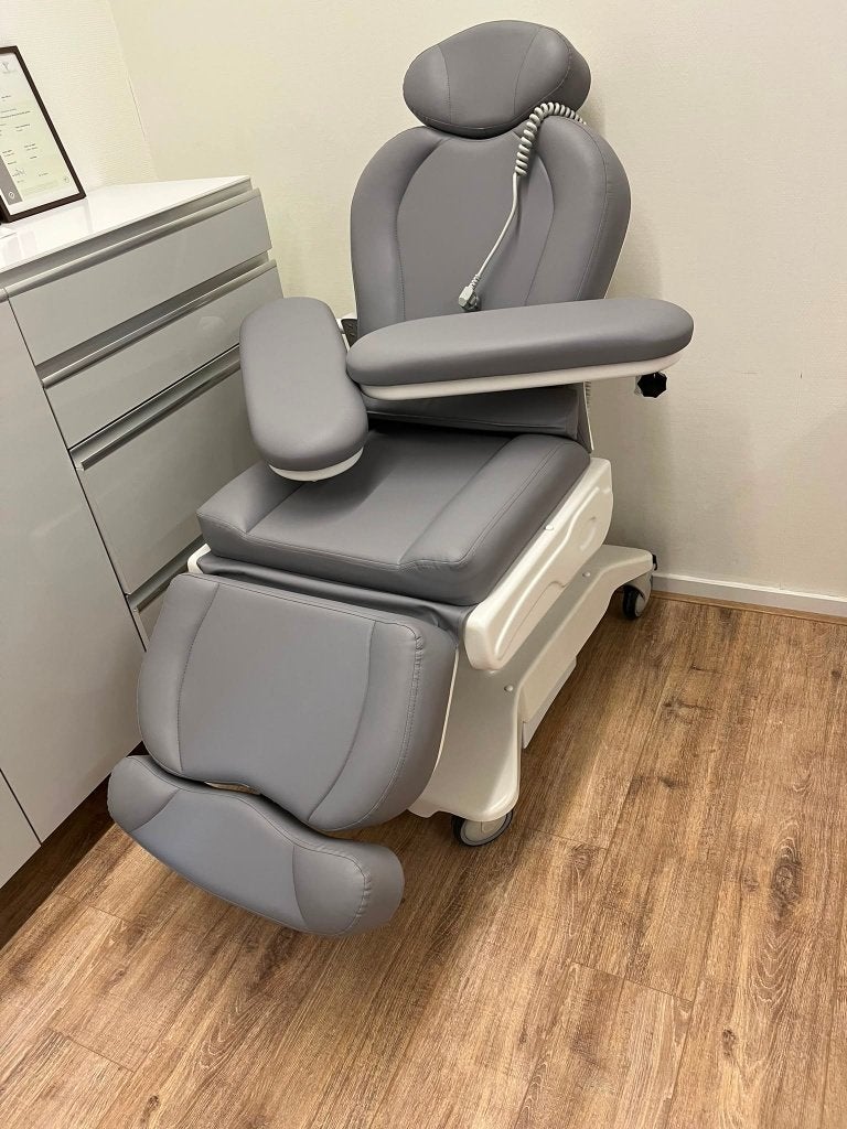 Professionele behandelstoel in uitstekende staat., Ophalen, Zo goed als nieuw, Massagetafel