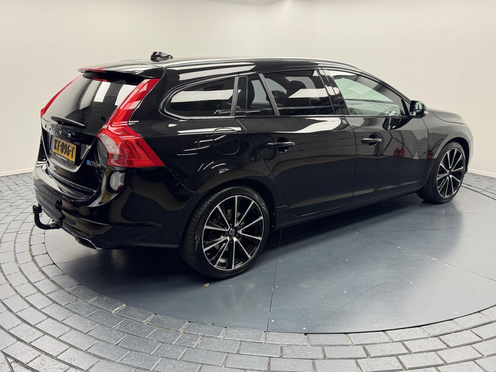 Volvo V60 2.4 D5 Plug-In Hybrid Polestar Automaat-Trekhaak-P, Auto's, Automaat, 228 pk, Met garantie (alle), Zwart