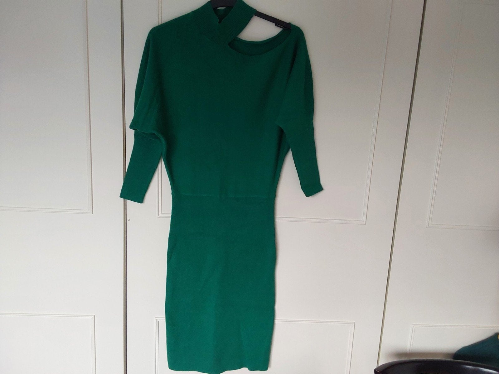 GEBREID 0ffSHOULDER DAMESJURK MT.MEDIUM, Kleding | Dames, Maat 38/40 (M), Nieuw, Ophalen of Verzenden, Knielengte