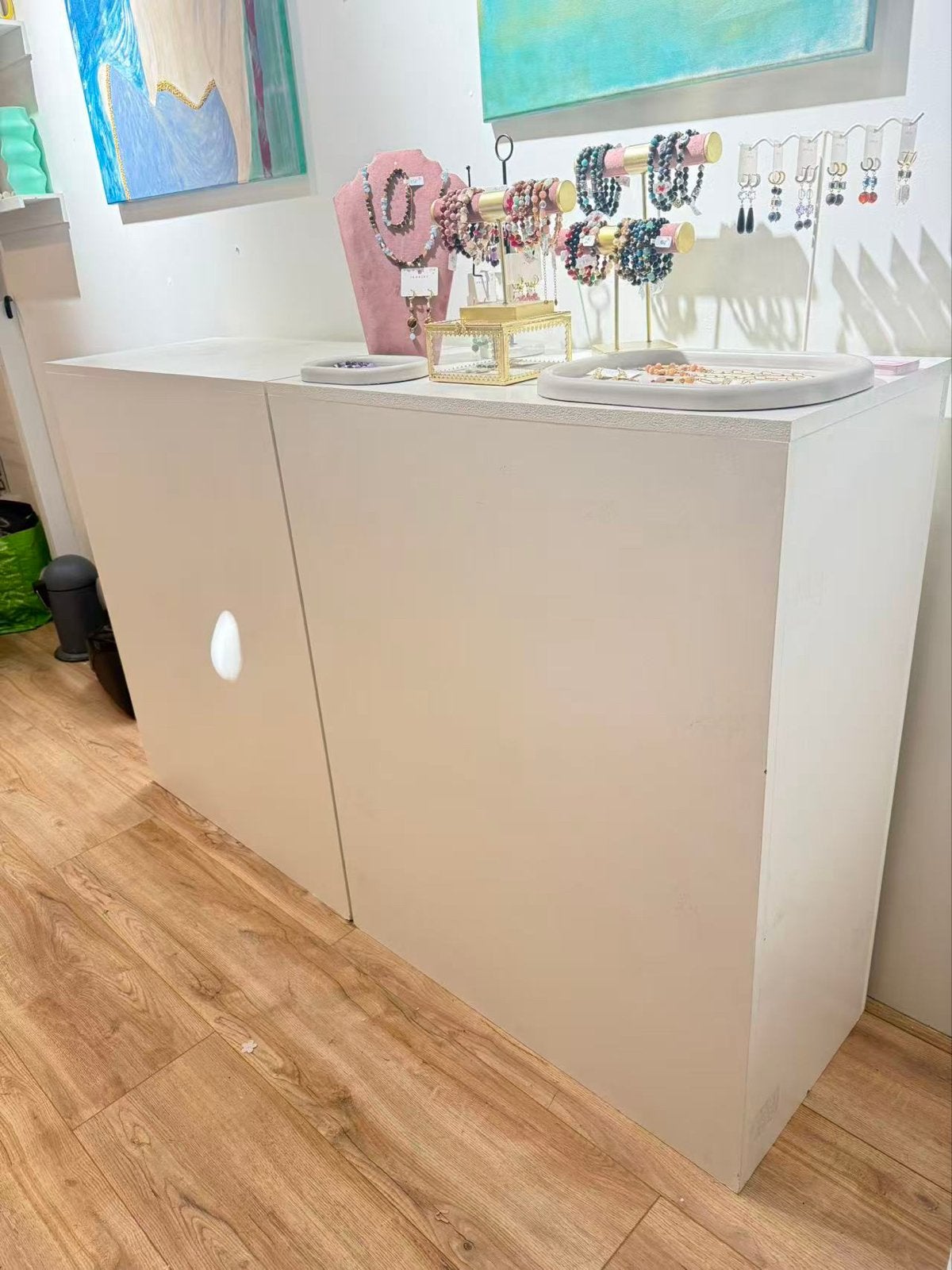 2 presentatiezuilen / displaytafels – 100  80  40 cm, Sieraden, Tassen en Uiterlijk, Ophalen, Overige materialen, Overige kleuren