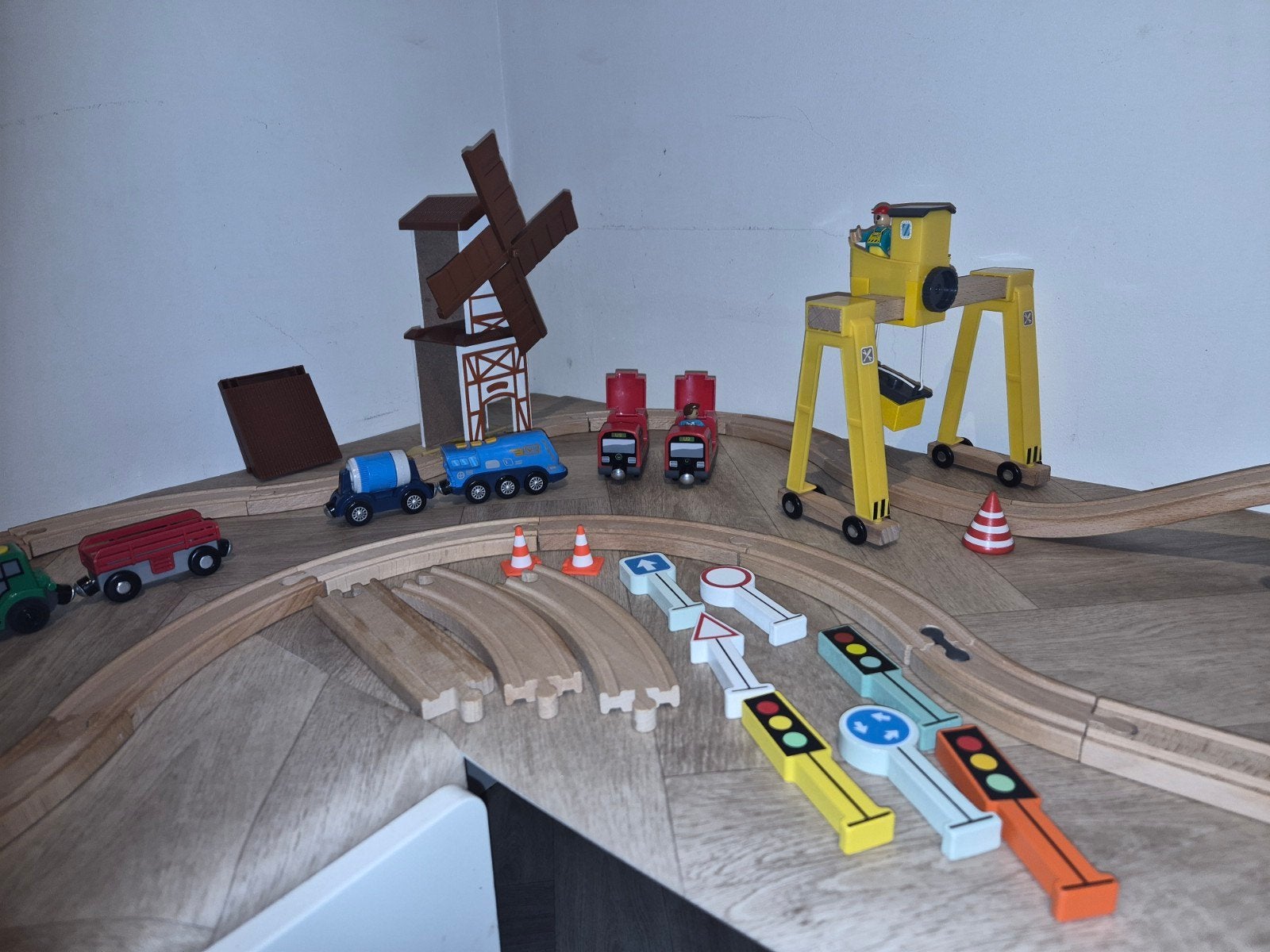 Houten trein, meerdere sets compleet, Kinderen en Baby's, Speelgoed | Houten speelgoed, Ophalen of Verzenden, Zo goed als nieuw